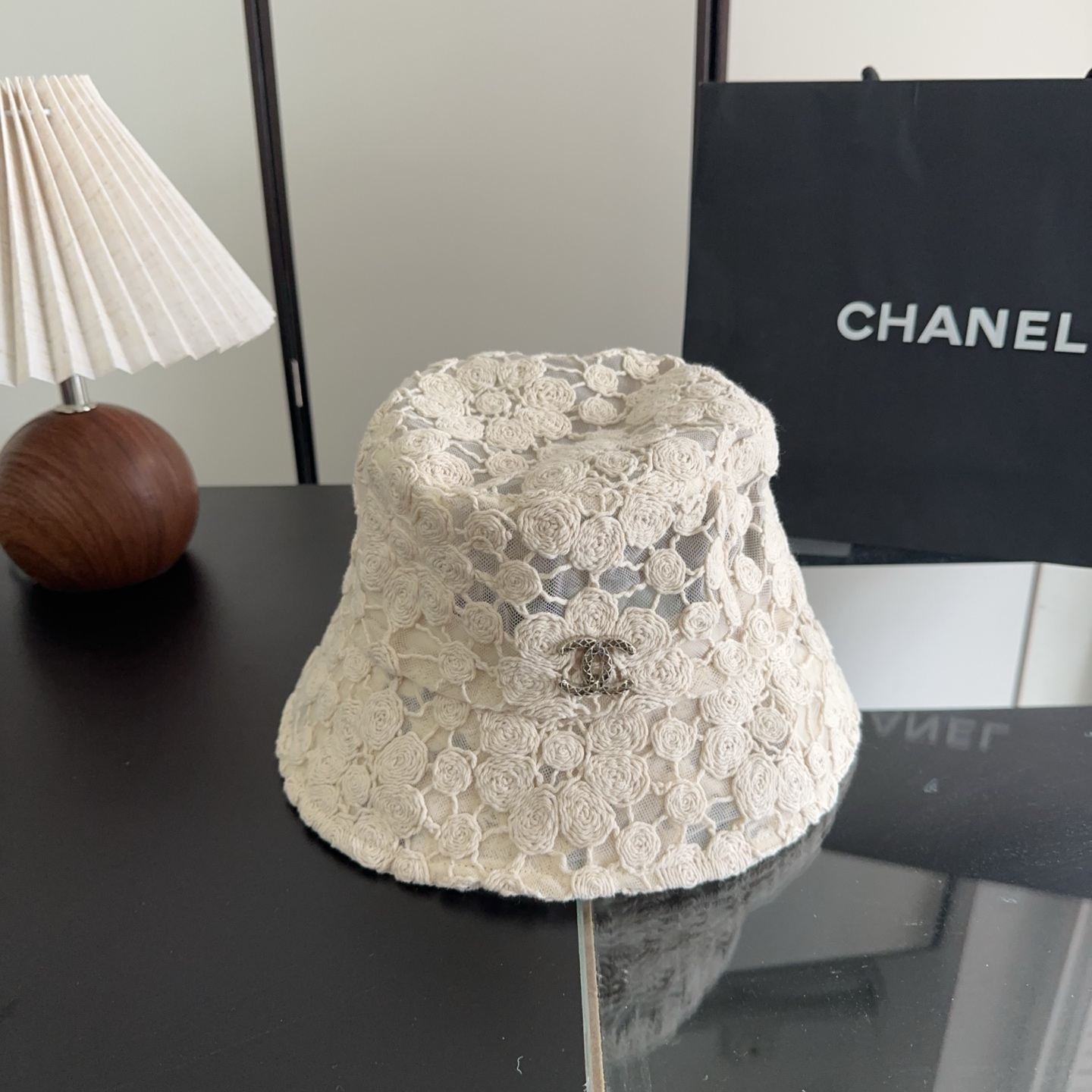 Chanel 渔夫帽 让兼顾时尚和遮阳的简约桶帽出游拍照📷拗造型必备敲显脸小