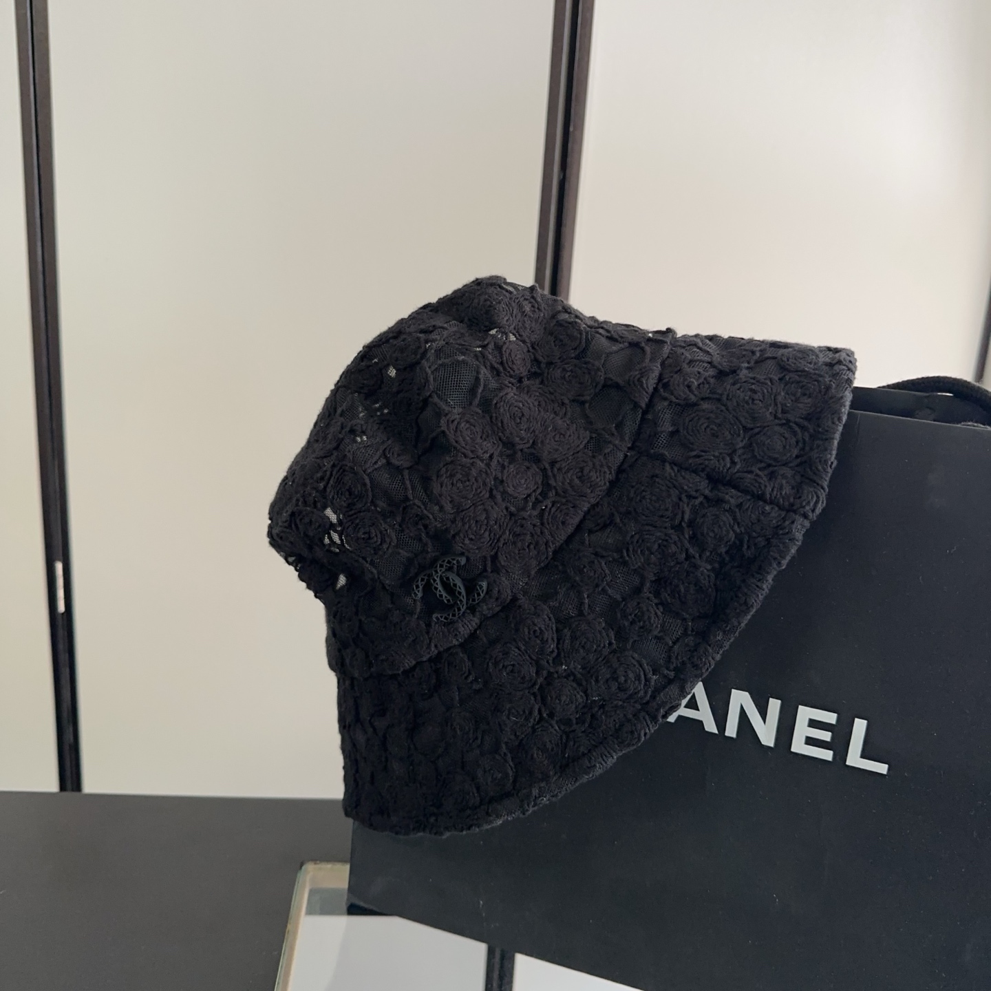 Chanel 渔夫帽 让兼顾时尚和遮阳的简约桶帽出游拍照📷拗造型必备敲显脸小