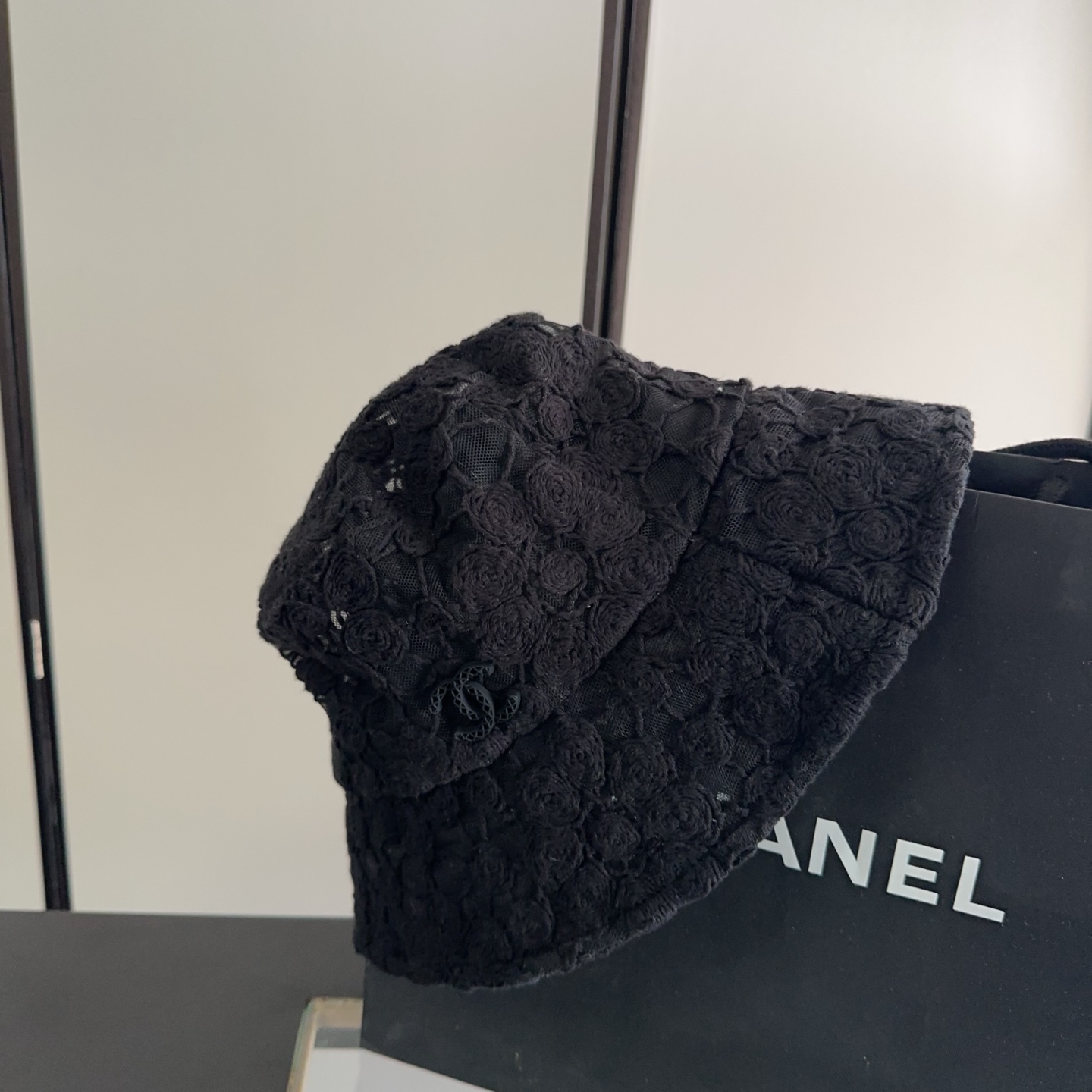 Chanel 渔夫帽 让兼顾时尚和遮阳的简约桶帽出游拍照📷拗造型必备敲显脸小
