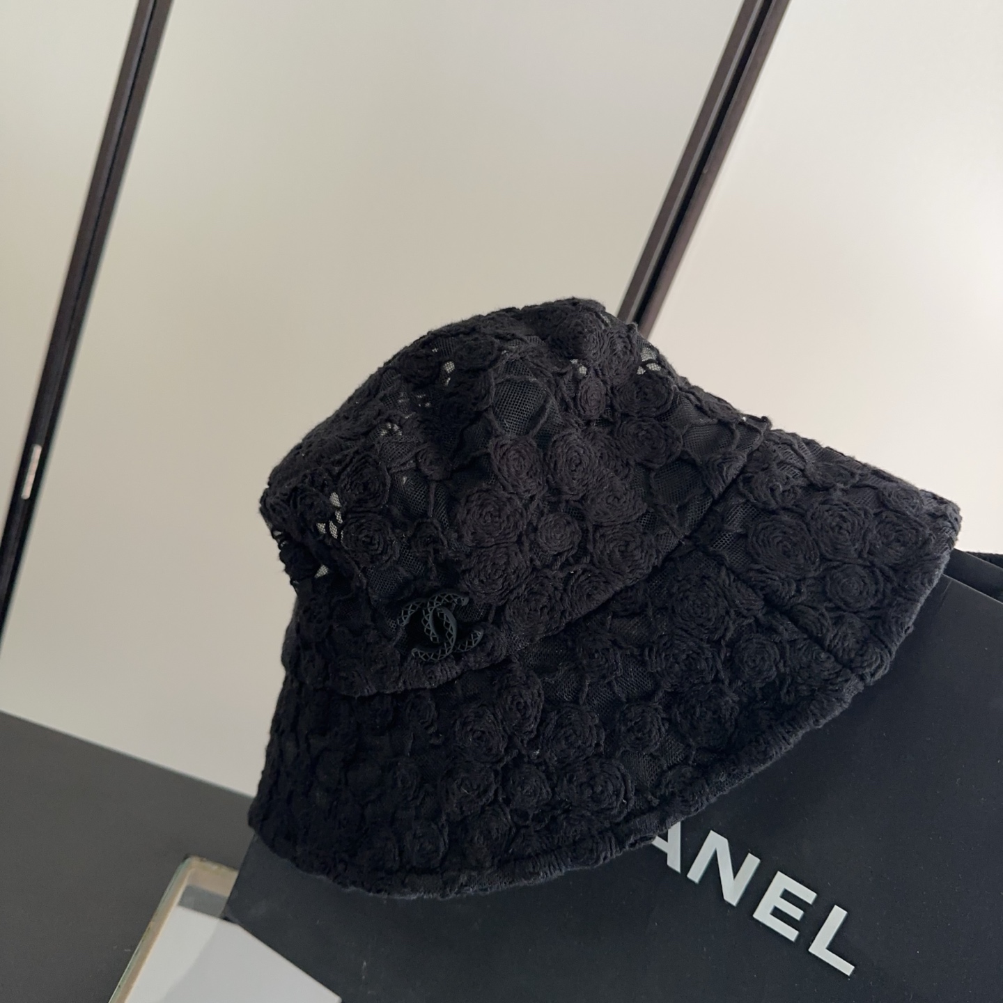 Chanel 渔夫帽 让兼顾时尚和遮阳的简约桶帽出游拍照📷拗造型必备敲显脸小