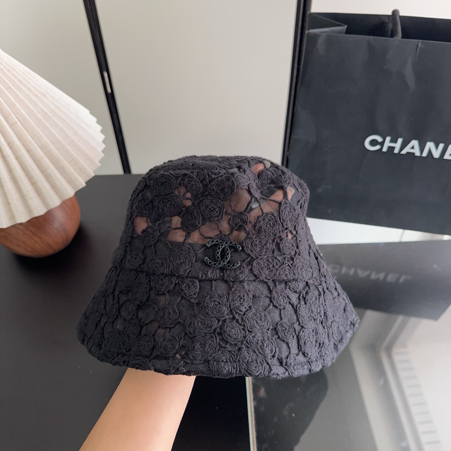Chanel 渔夫帽 让兼顾时尚和遮阳的简约桶帽出游拍照📷拗造型必备敲显脸小