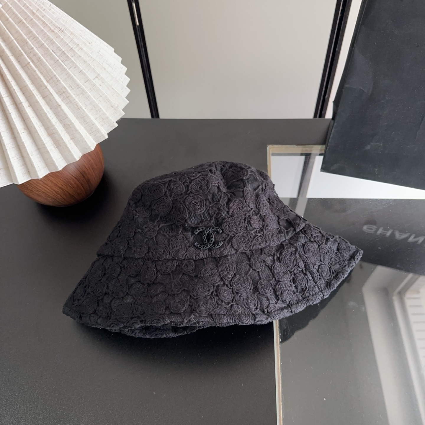 Chanel 渔夫帽 让兼顾时尚和遮阳的简约桶帽出游拍照📷拗造型必备敲显脸小