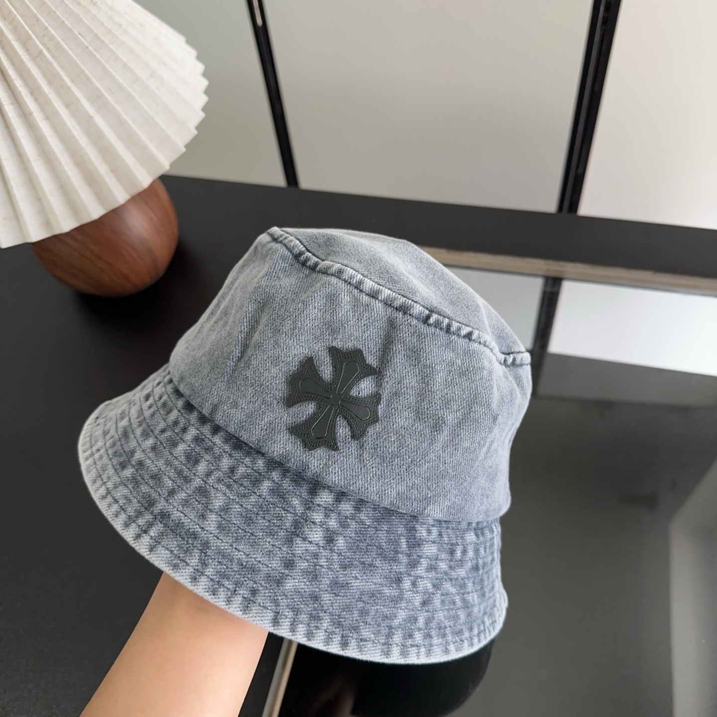 克罗心 新款渔夫帽～简约太好看啦！春夏氛围感满满！上身是美式甜酷风和帅气工装风碰到！简直高级到心坎上了💕