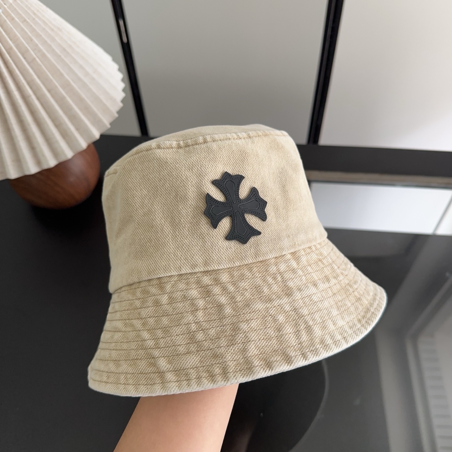 克罗心 新款渔夫帽～简约太好看啦！春夏氛围感满满！上身是美式甜酷风和帅气工装风碰到！简直高级到心坎上了💕