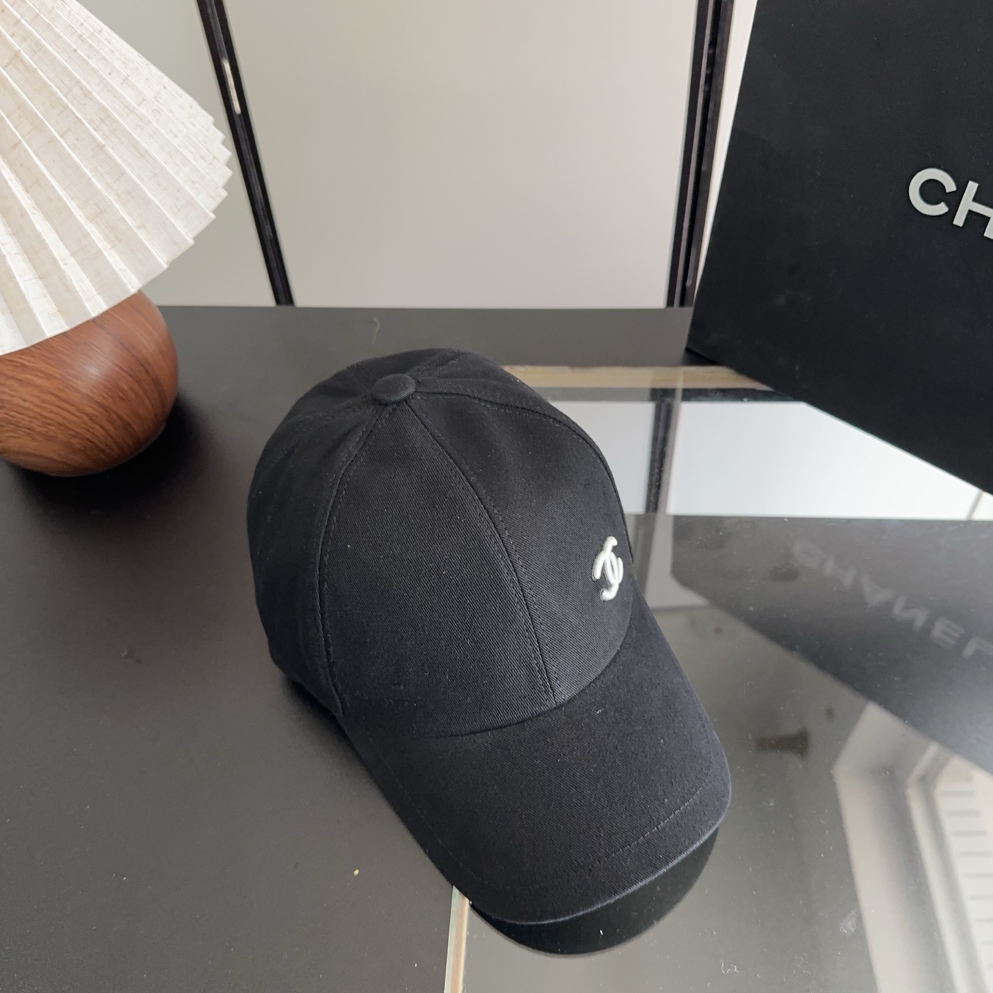 香奈儿新款经典休闲潮流款 上架简约棒球帽🧢日韩风格，随便搭配都超好看！出门旅游，绝对要入手的一款