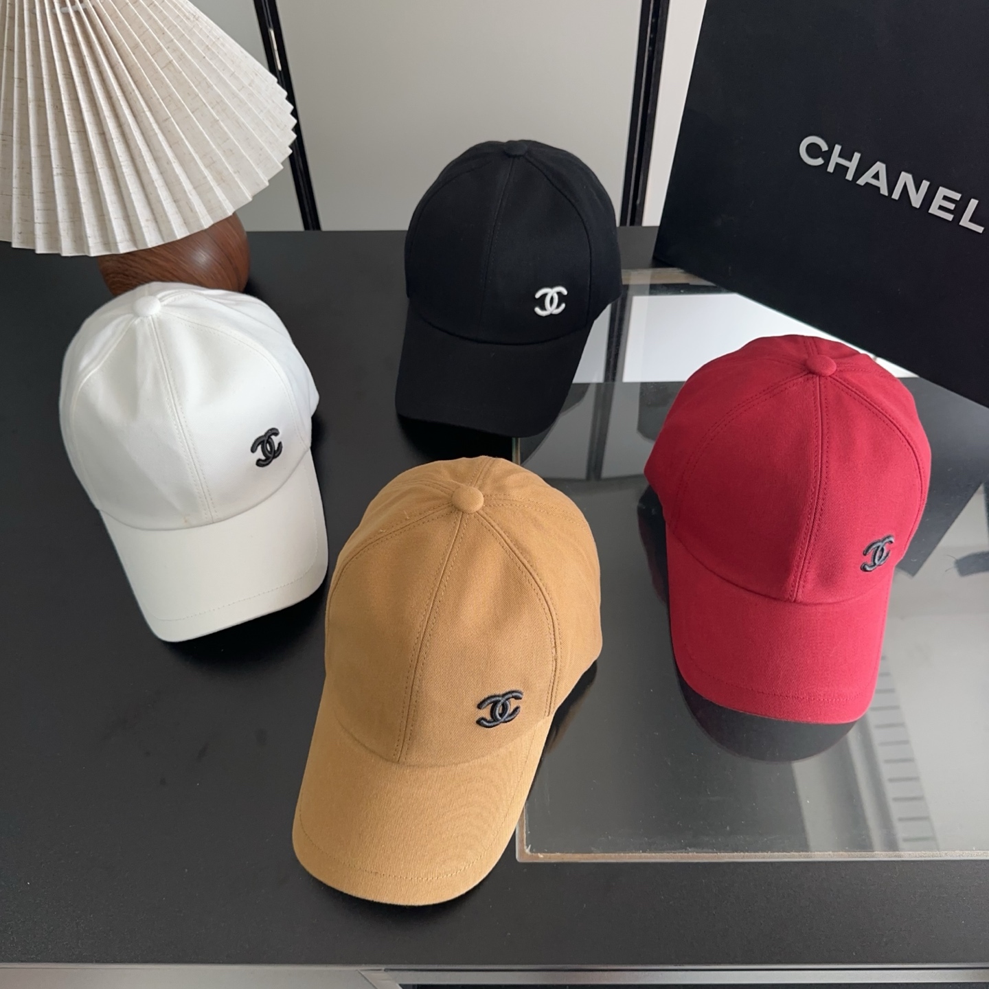 香奈儿新款经典休闲潮流款 上架简约棒球帽🧢日韩风格，随便搭配都超好看！出门旅游，绝对要入手的一款