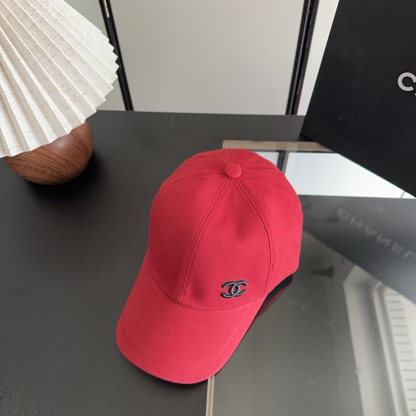 香奈儿新款经典休闲潮流款 上架简约棒球帽🧢日韩风格，随便搭配都超好看！出门旅游，绝对要入手的一款