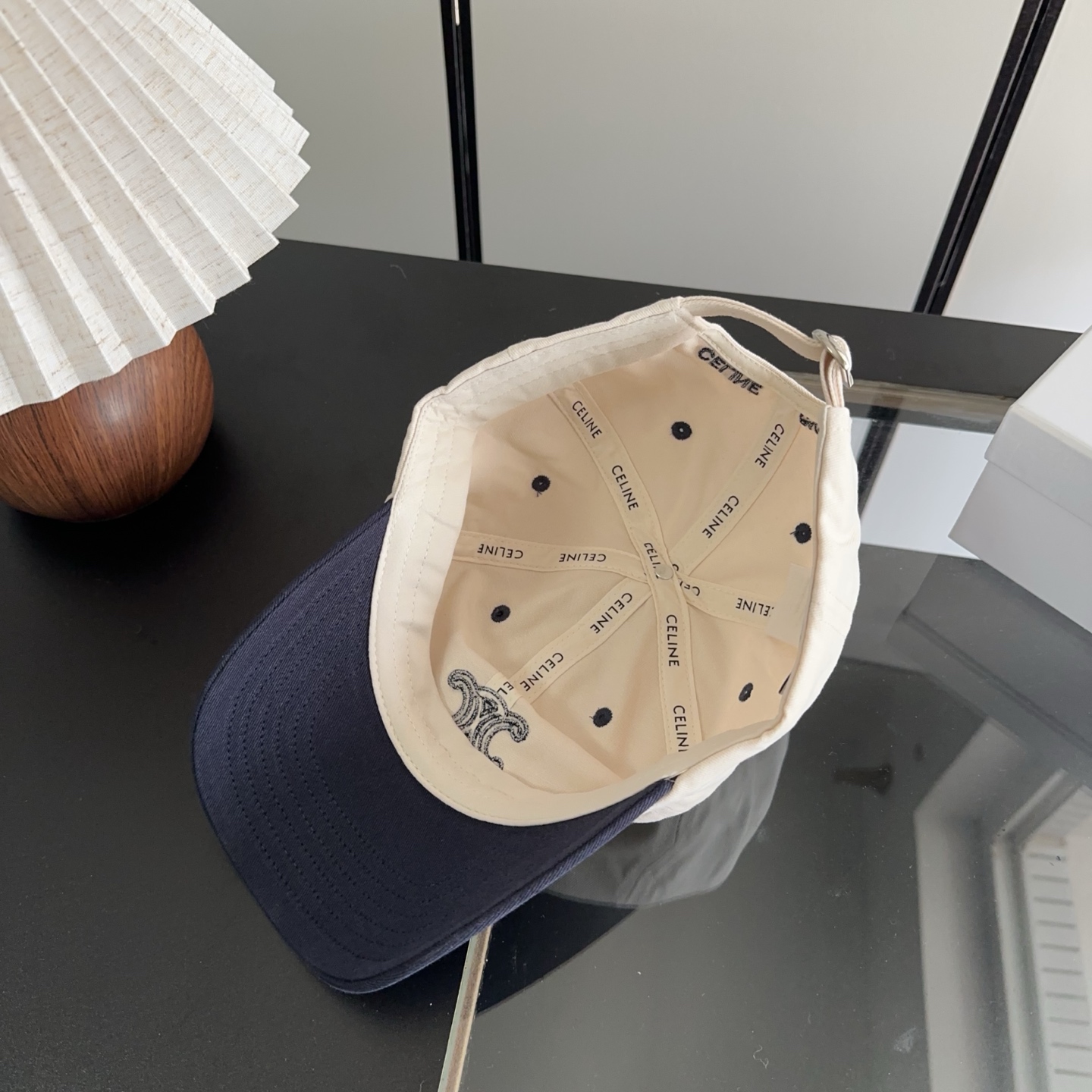 CELIN*·赛琳ss新款凯旋门绣花棒球帽🧢帽型完全按照定做。凯旋门图案章仔区别市面版本，大小及圈圈毛质