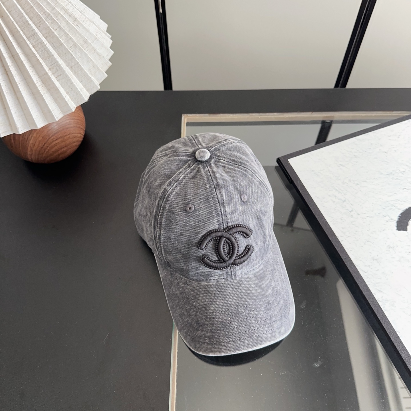 香奈儿新款经典休闲潮流款 上架简约棒球帽🧢日韩风格，随便搭配都超好看！出门旅游，绝对要入手的一款