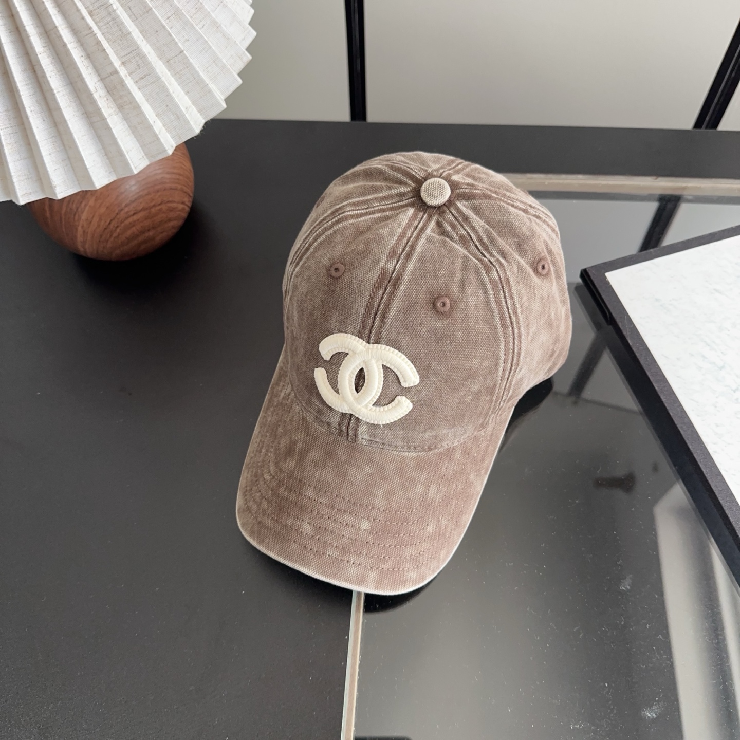 香奈儿新款经典休闲潮流款 上架简约棒球帽🧢日韩风格，随便搭配都超好看！出门旅游，绝对要入手的一款