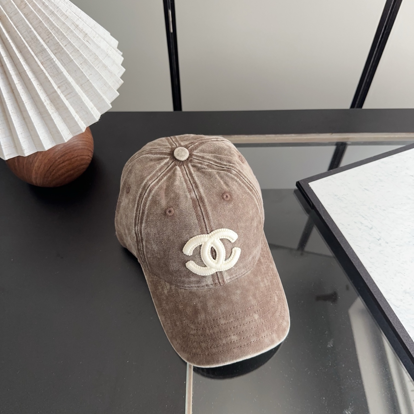 香奈儿新款经典休闲潮流款 上架简约棒球帽🧢日韩风格，随便搭配都超好看！出门旅游，绝对要入手的一款
