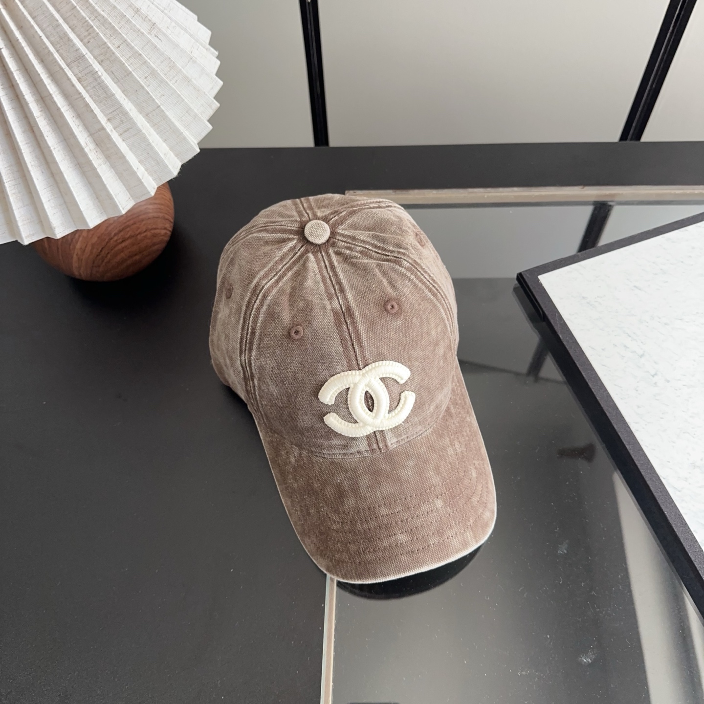 香奈儿新款经典休闲潮流款 上架简约棒球帽🧢日韩风格，随便搭配都超好看！出门旅游，绝对要入手的一款