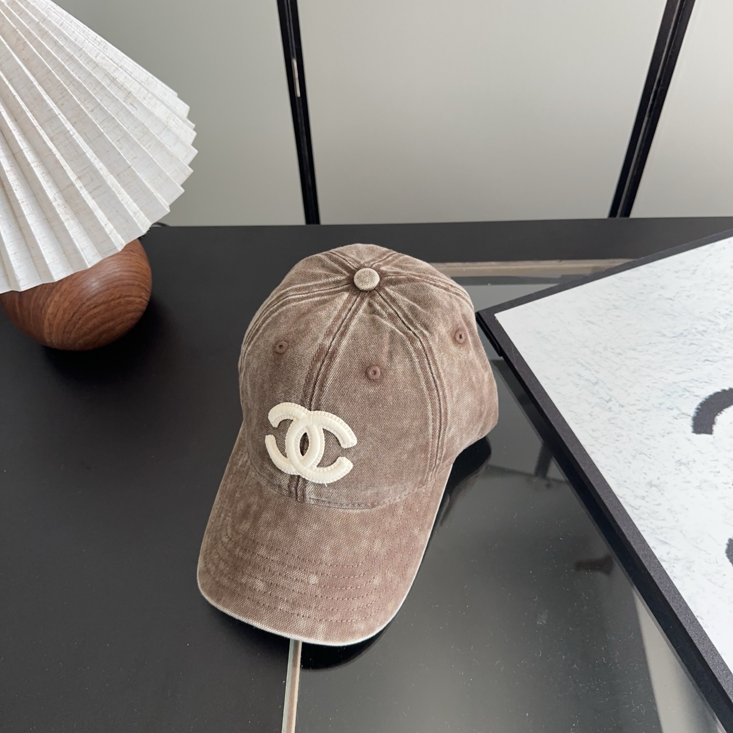 香奈儿新款经典休闲潮流款 上架简约棒球帽🧢日韩风格，随便搭配都超好看！出门旅游，绝对要入手的一款
