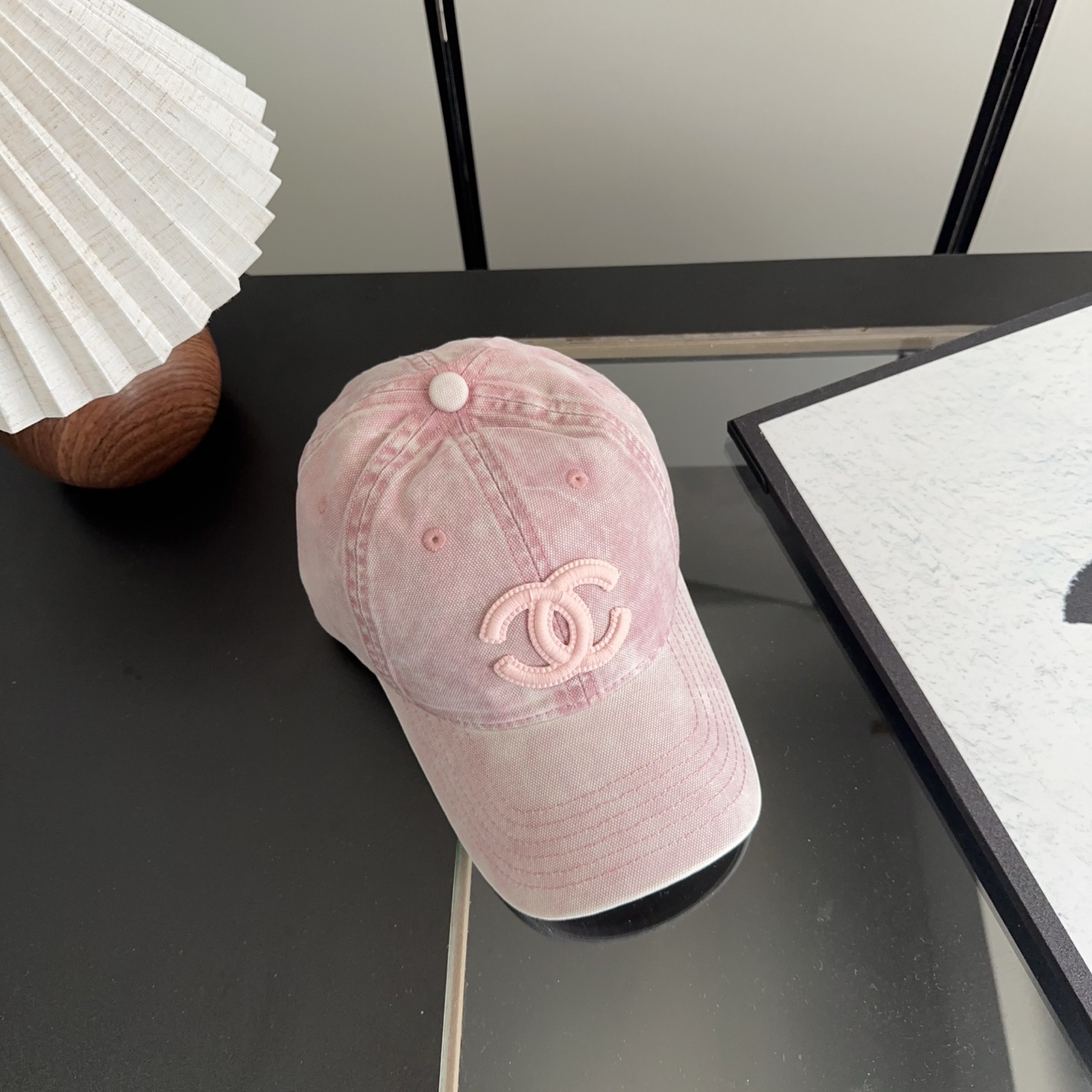 香奈儿新款经典休闲潮流款 上架简约棒球帽🧢日韩风格，随便搭配都超好看！出门旅游，绝对要入手的一款