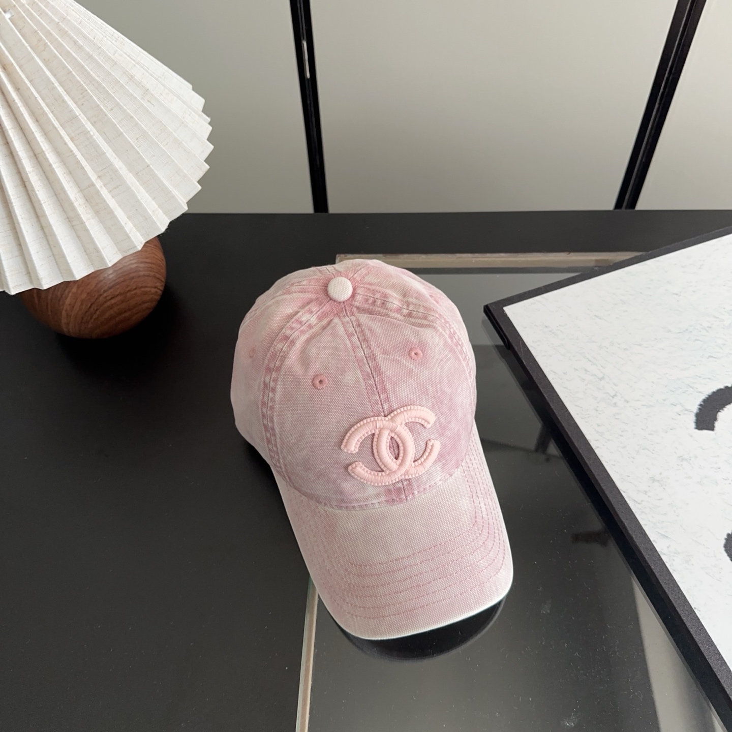 香奈儿新款经典休闲潮流款 上架简约棒球帽🧢日韩风格，随便搭配都超好看！出门旅游，绝对要入手的一款