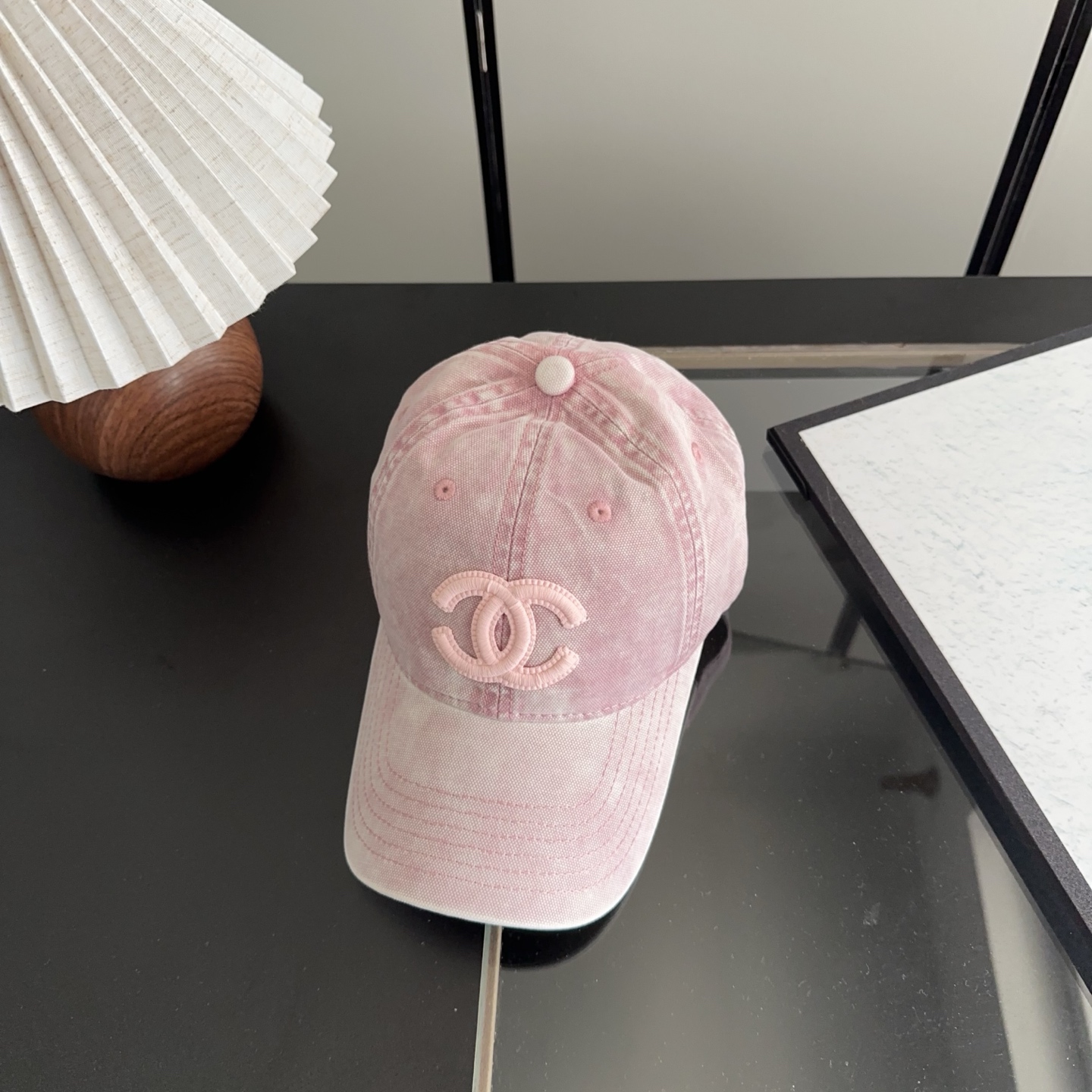香奈儿新款经典休闲潮流款 上架简约棒球帽🧢日韩风格，随便搭配都超好看！出门旅游，绝对要入手的一款