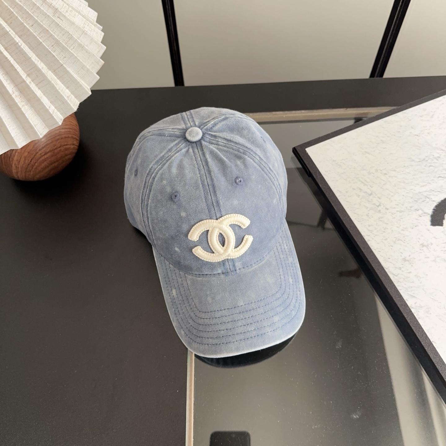 香奈儿新款经典休闲潮流款 上架简约棒球帽🧢日韩风格，随便搭配都超好看！出门旅游，绝对要入手的一款