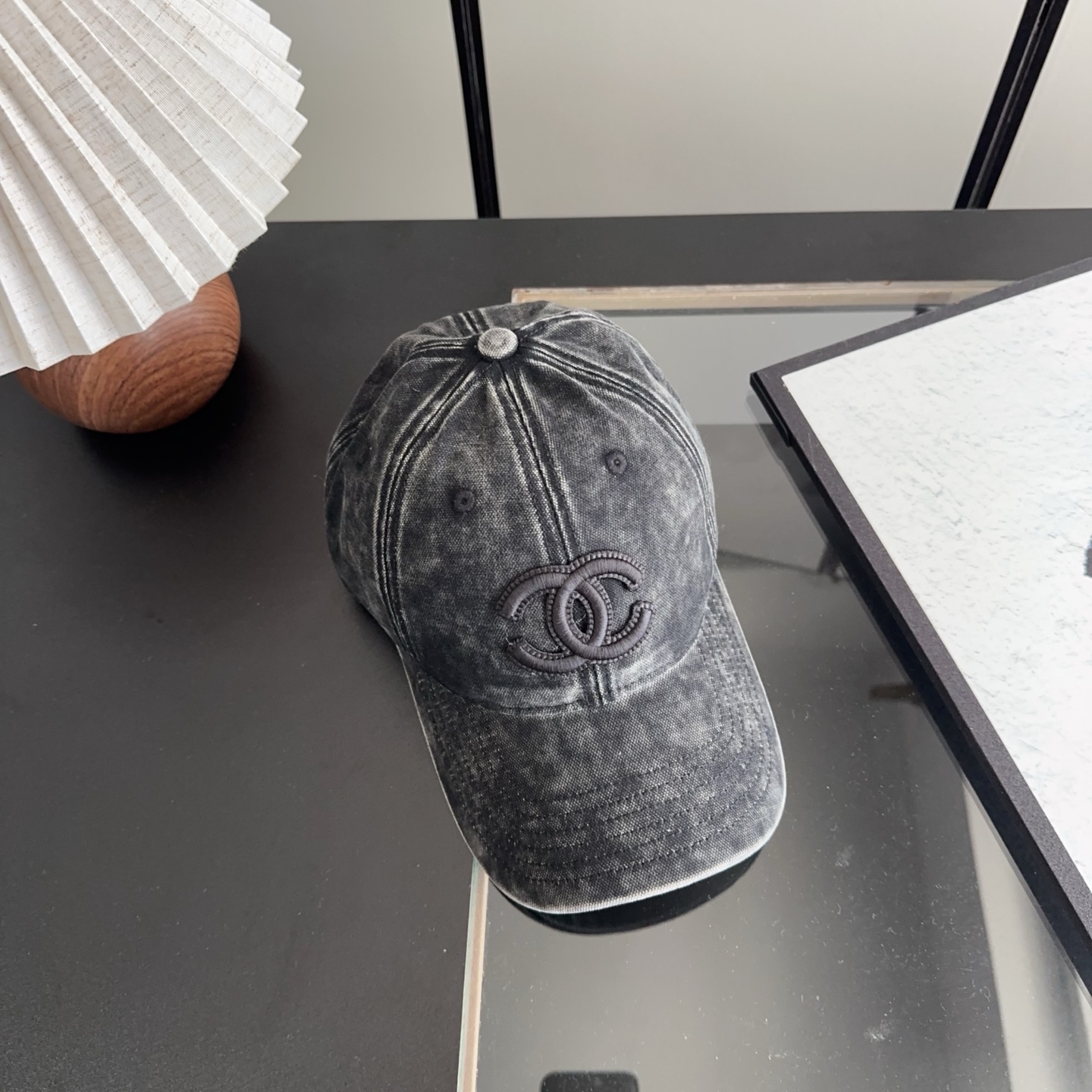 香奈儿新款经典休闲潮流款 上架简约棒球帽🧢日韩风格，随便搭配都超好看！出门旅游，绝对要入手的一款