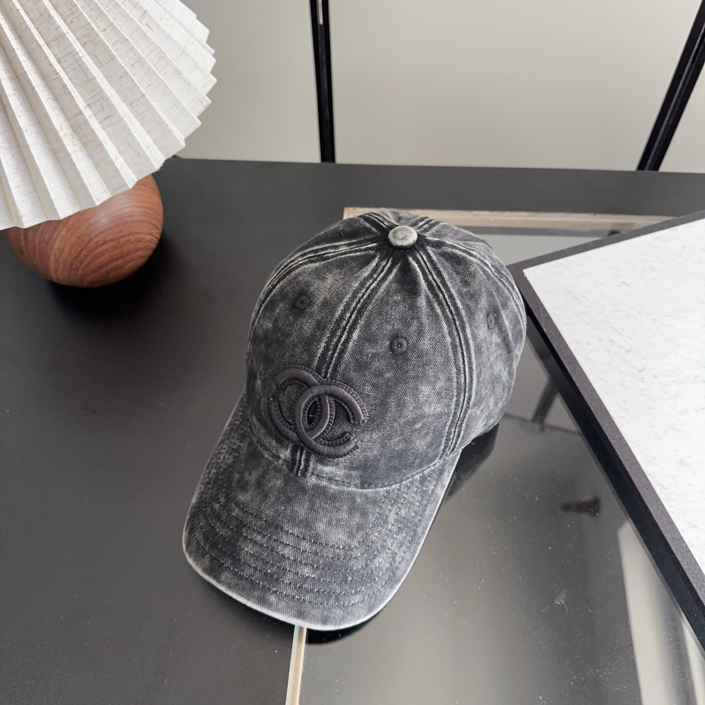 香奈儿新款经典休闲潮流款 上架简约棒球帽🧢日韩风格，随便搭配都超好看！出门旅游，绝对要入手的一款