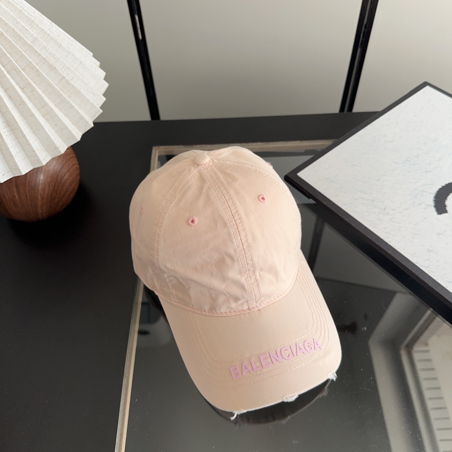Balencia*a 巴黎世家刺绣字母新款棒球帽现货秒发🧢简约时尚超级无敌好看的帽子！情侣款！