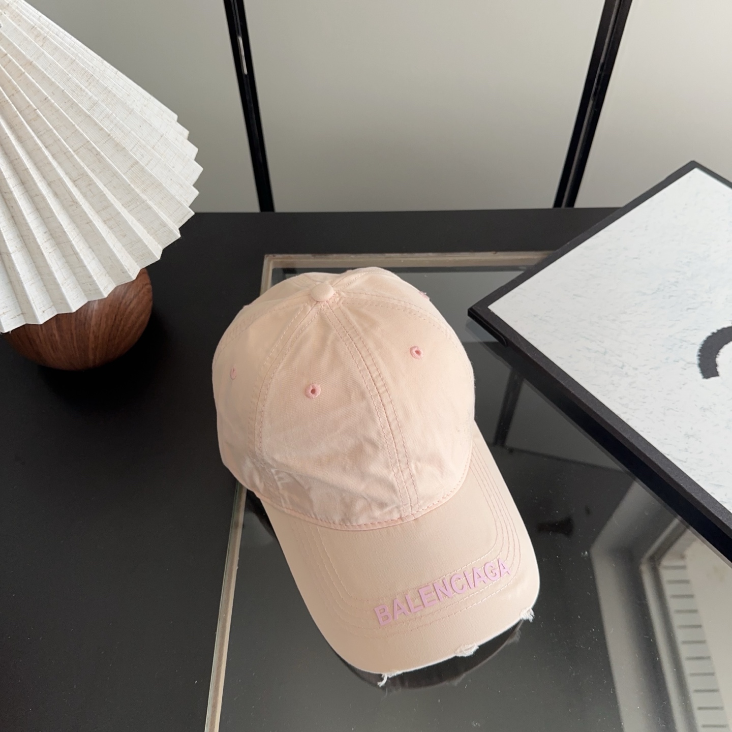 Balencia*a 巴黎世家刺绣字母新款棒球帽现货秒发🧢简约时尚超级无敌好看的帽子！情侣款！