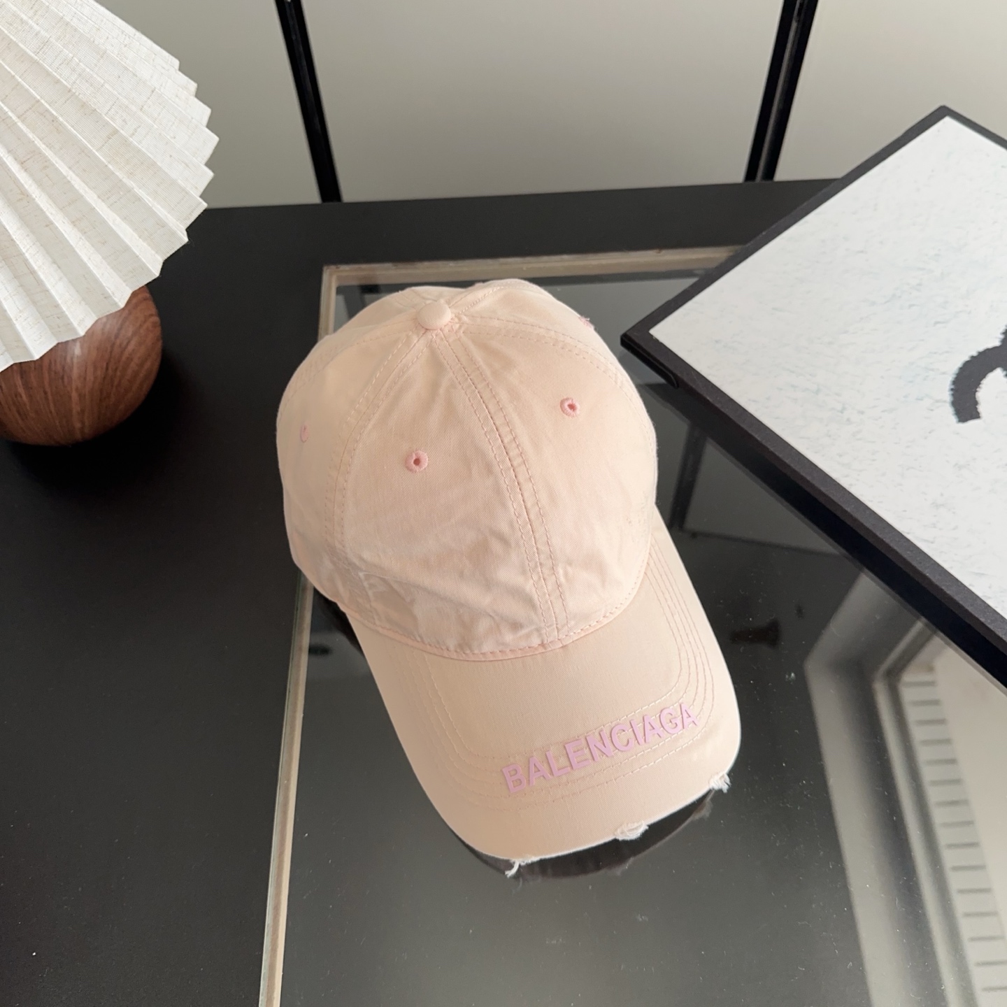 Balencia*a 巴黎世家刺绣字母新款棒球帽现货秒发🧢简约时尚超级无敌好看的帽子！情侣款！