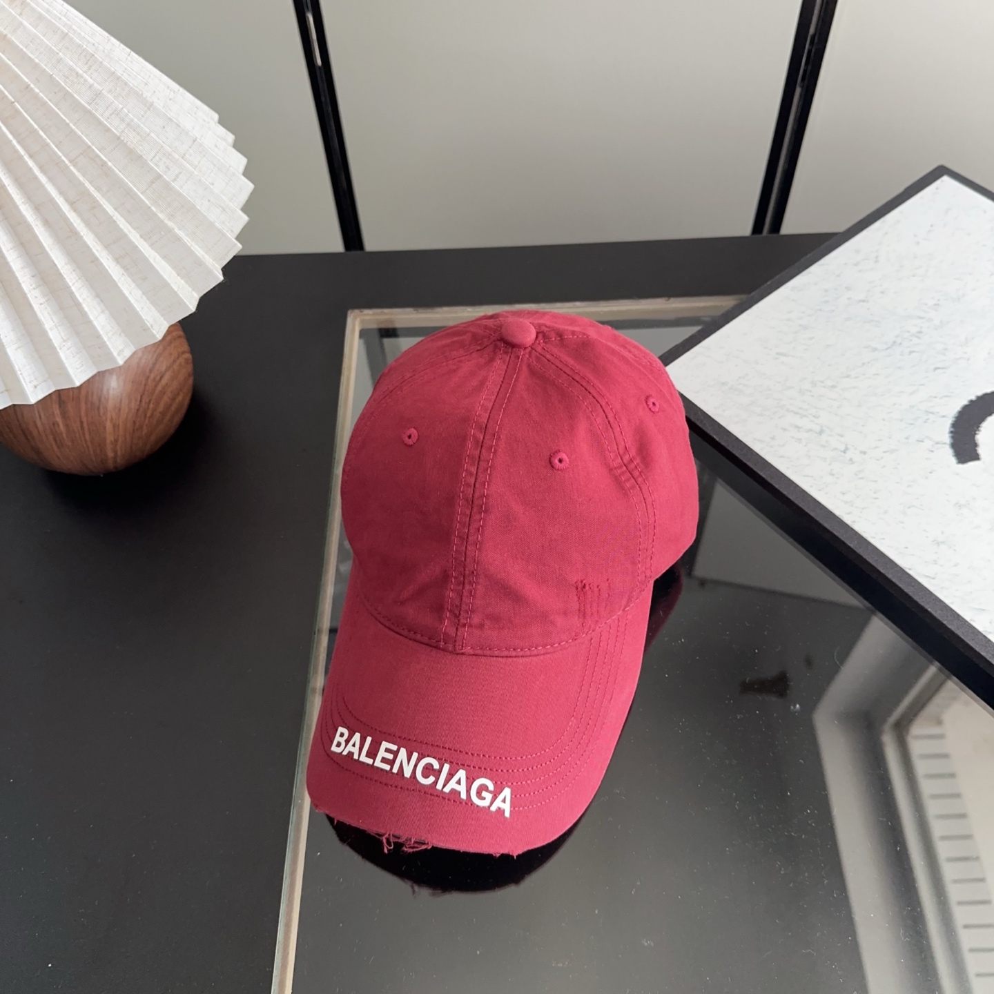 Balencia*a 巴黎世家刺绣字母新款棒球帽现货秒发🧢简约时尚超级无敌好看的帽子！情侣款！