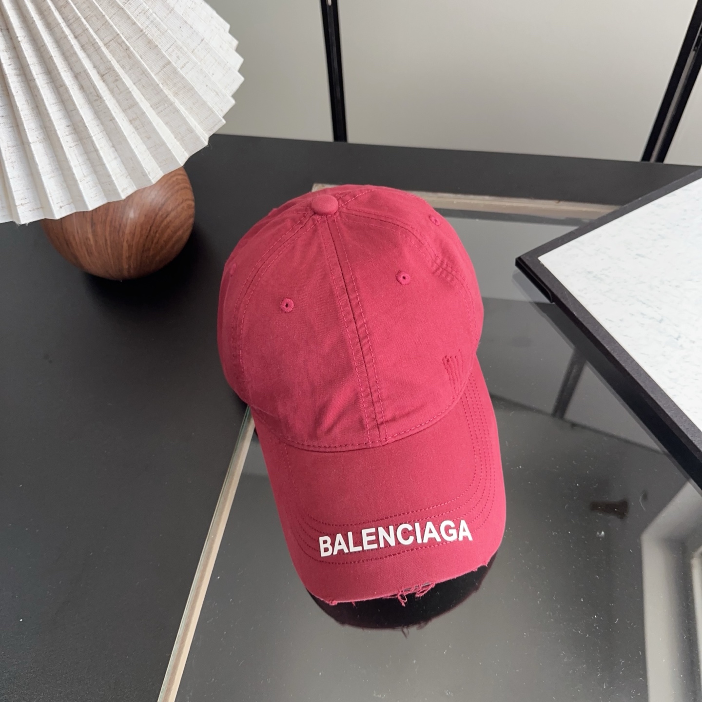 Balencia*a 巴黎世家刺绣字母新款棒球帽现货秒发🧢简约时尚超级无敌好看的帽子！情侣款！