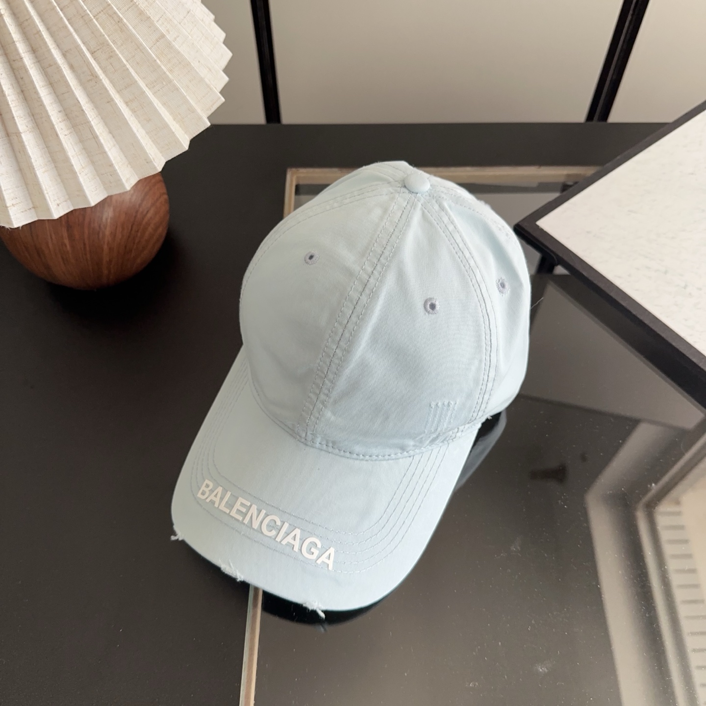 Balencia*a 巴黎世家刺绣字母新款棒球帽现货秒发🧢简约时尚超级无敌好看的帽子！情侣款！
