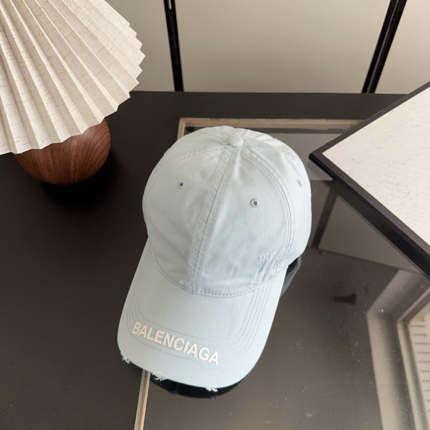 Balencia*a 巴黎世家刺绣字母新款棒球帽现货秒发🧢简约时尚超级无敌好看的帽子！情侣款！