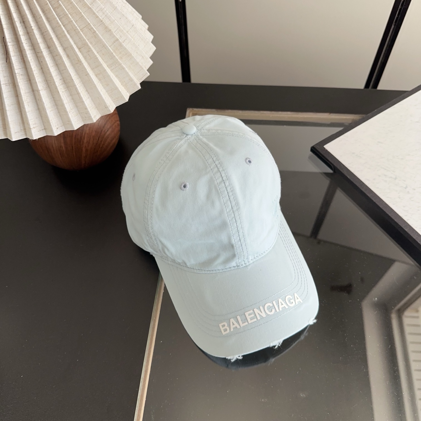 Balencia*a 巴黎世家刺绣字母新款棒球帽现货秒发🧢简约时尚超级无敌好看的帽子！情侣款！