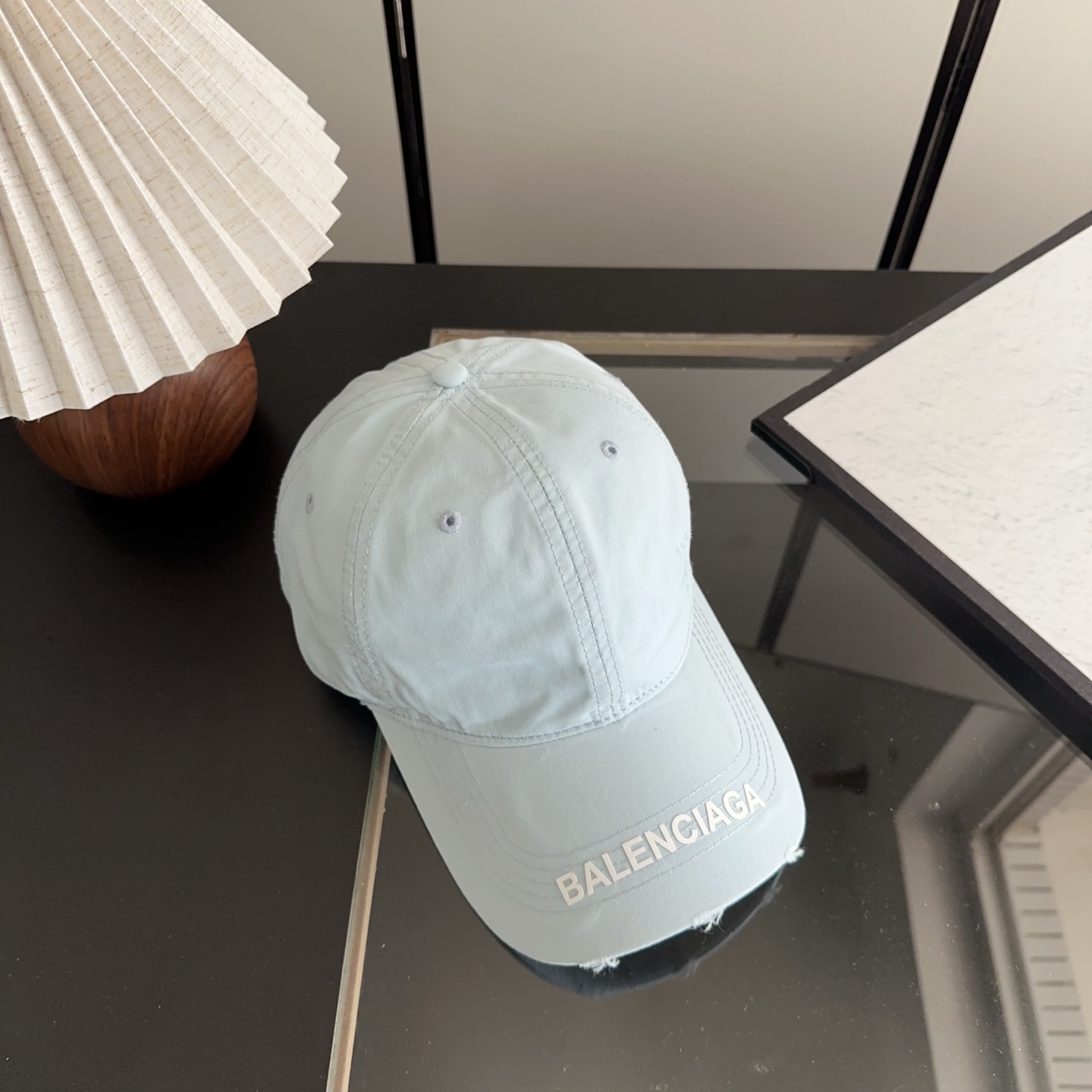 Balencia*a 巴黎世家刺绣字母新款棒球帽现货秒发🧢简约时尚超级无敌好看的帽子！情侣款！