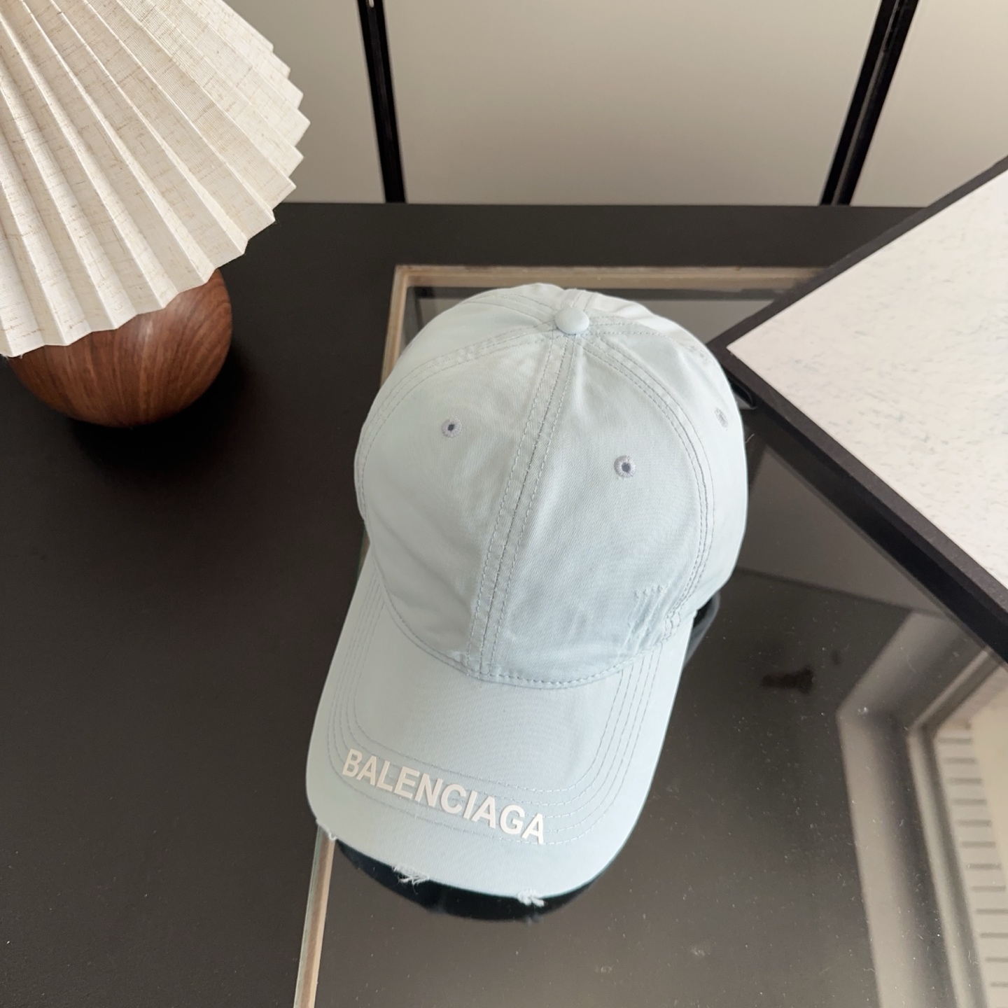 Balencia*a 巴黎世家刺绣字母新款棒球帽现货秒发🧢简约时尚超级无敌好看的帽子！情侣款！