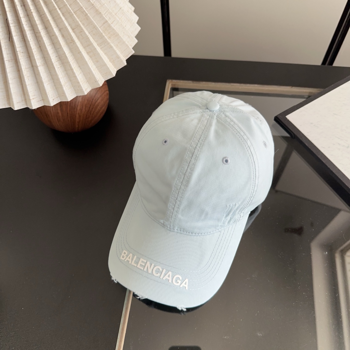 Balencia*a 巴黎世家刺绣字母新款棒球帽现货秒发🧢简约时尚超级无敌好看的帽子！情侣款！