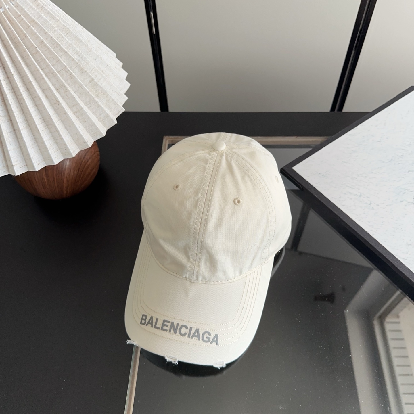 Balencia*a 巴黎世家刺绣字母新款棒球帽现货秒发🧢简约时尚超级无敌好看的帽子！情侣款！