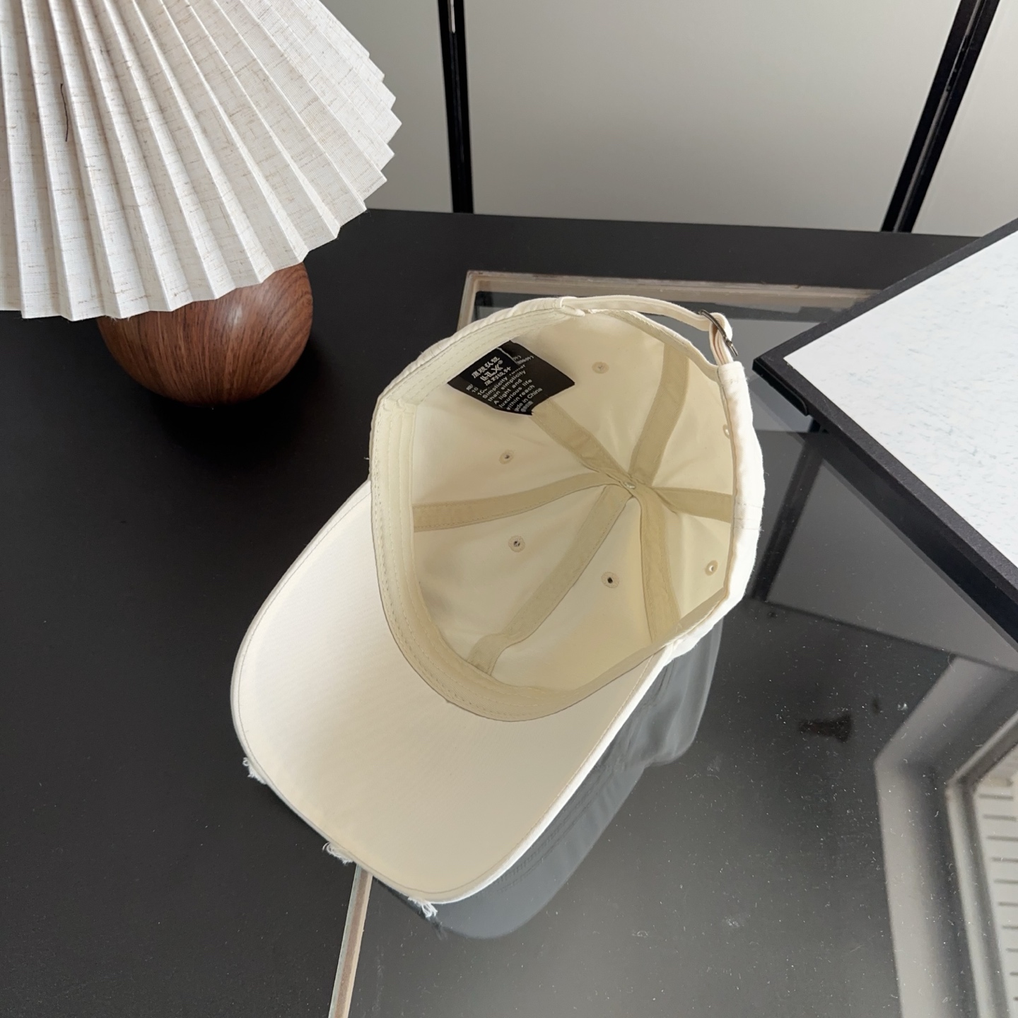Balencia*a 巴黎世家刺绣字母新款棒球帽现货秒发🧢简约时尚超级无敌好看的帽子！情侣款！