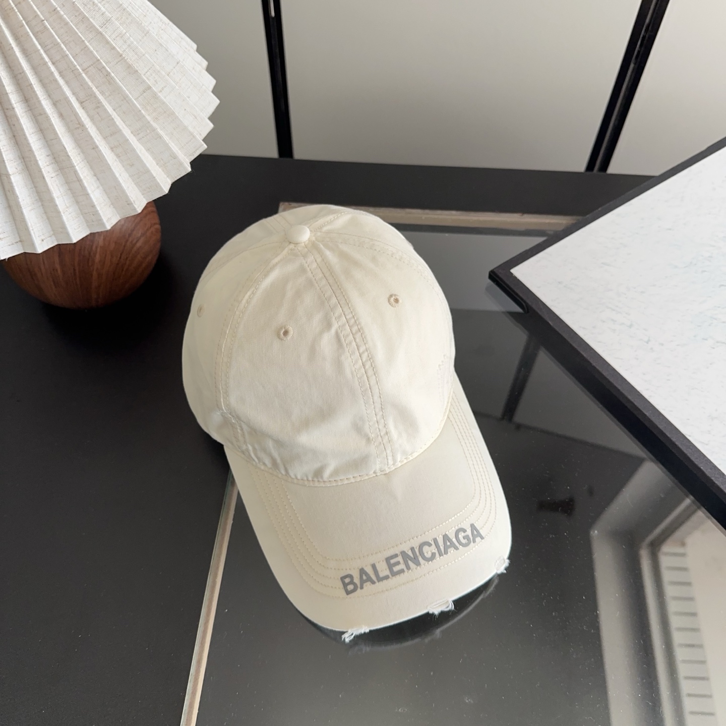 Balencia*a 巴黎世家刺绣字母新款棒球帽现货秒发🧢简约时尚超级无敌好看的帽子！情侣款！