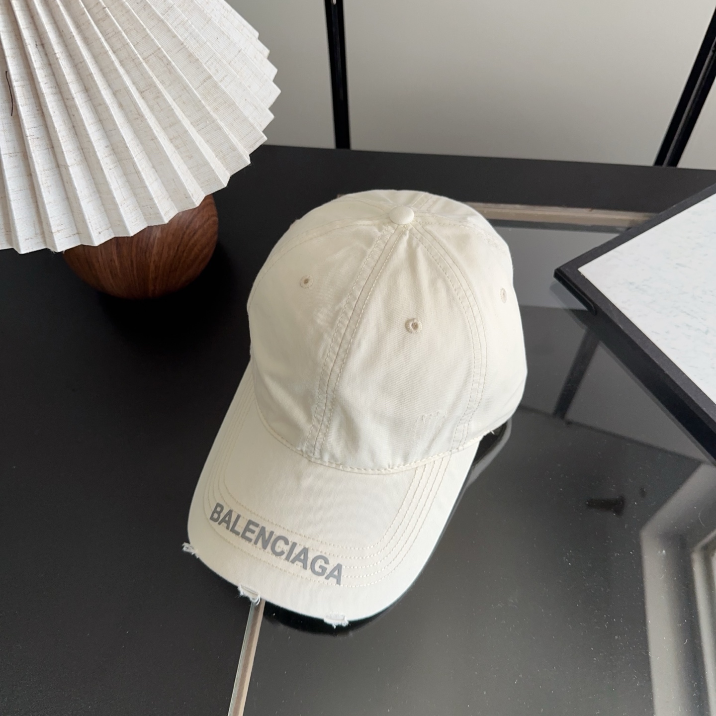 Balencia*a 巴黎世家刺绣字母新款棒球帽现货秒发🧢简约时尚超级无敌好看的帽子！情侣款！