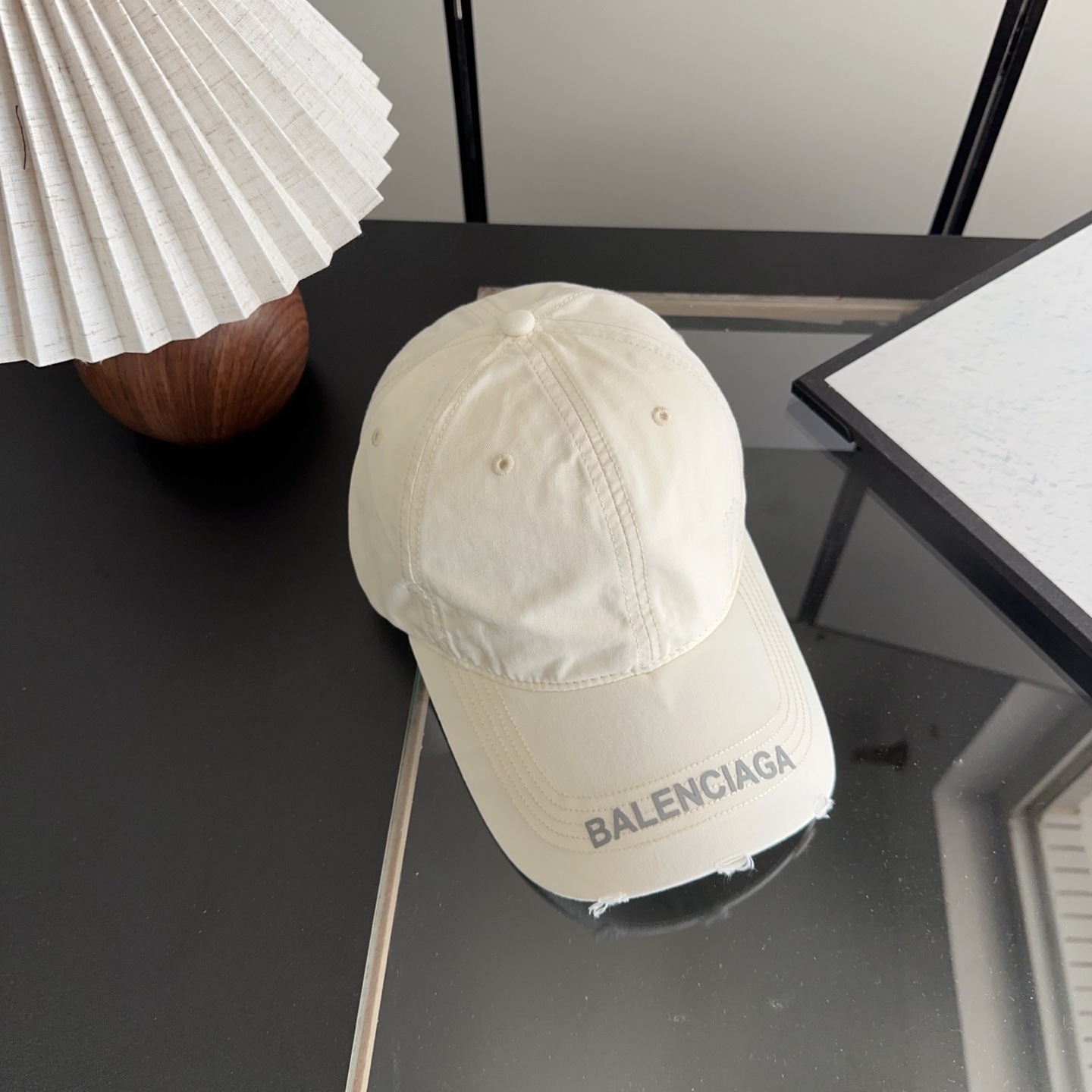 Balencia*a 巴黎世家刺绣字母新款棒球帽现货秒发🧢简约时尚超级无敌好看的帽子！情侣款！