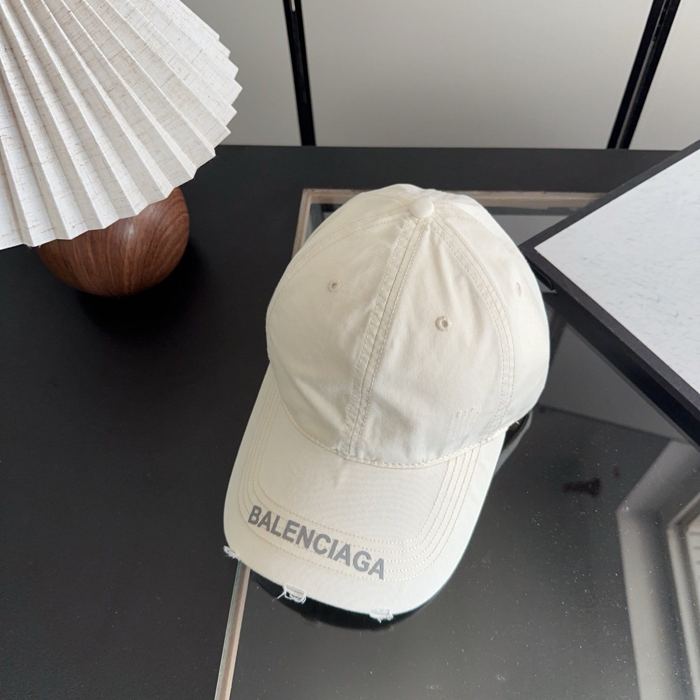 Balencia*a 巴黎世家刺绣字母新款棒球帽现货秒发🧢简约时尚超级无敌好看的帽子！情侣款！