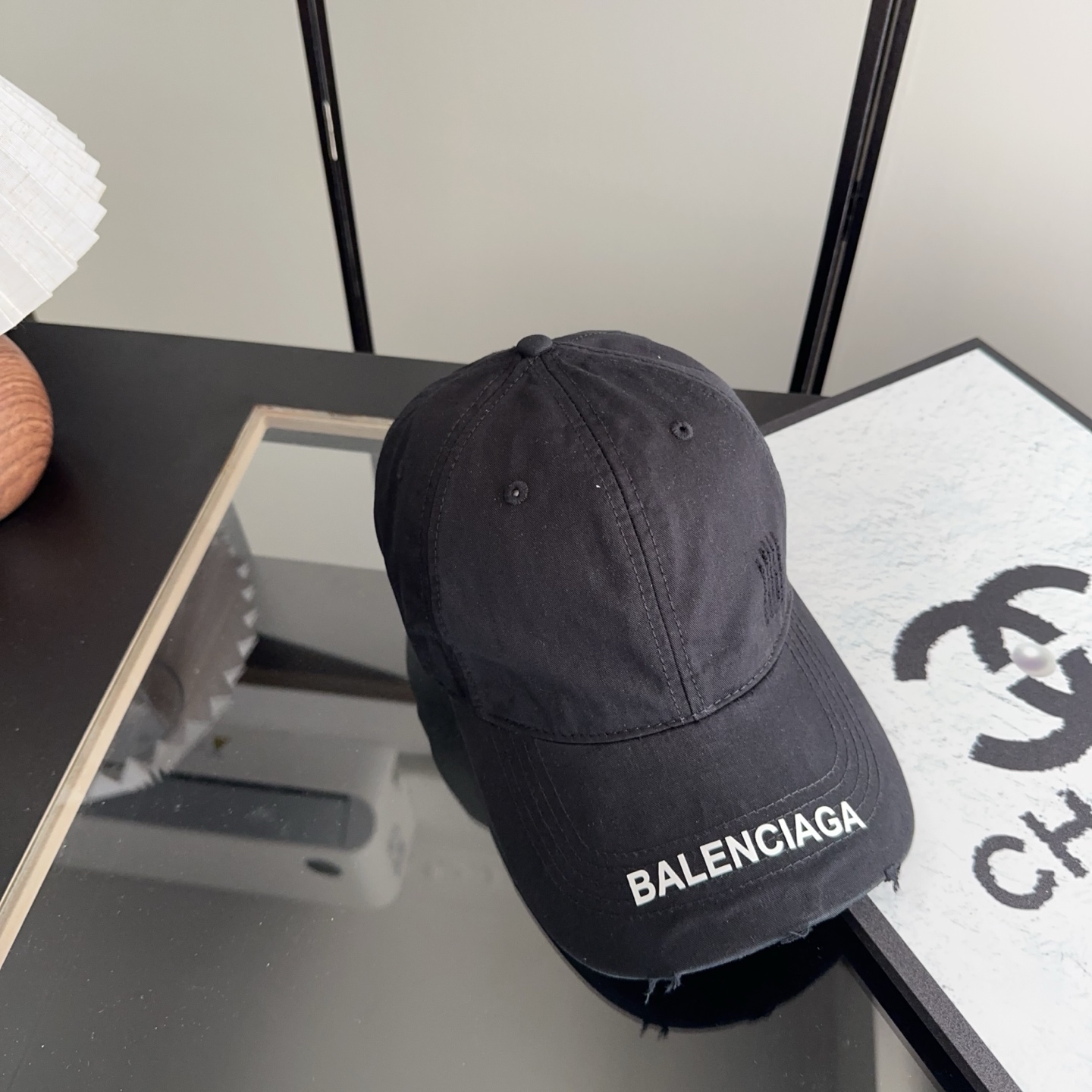 Balencia*a 巴黎世家刺绣字母新款棒球帽现货秒发🧢简约时尚超级无敌好看的帽子！情侣款！