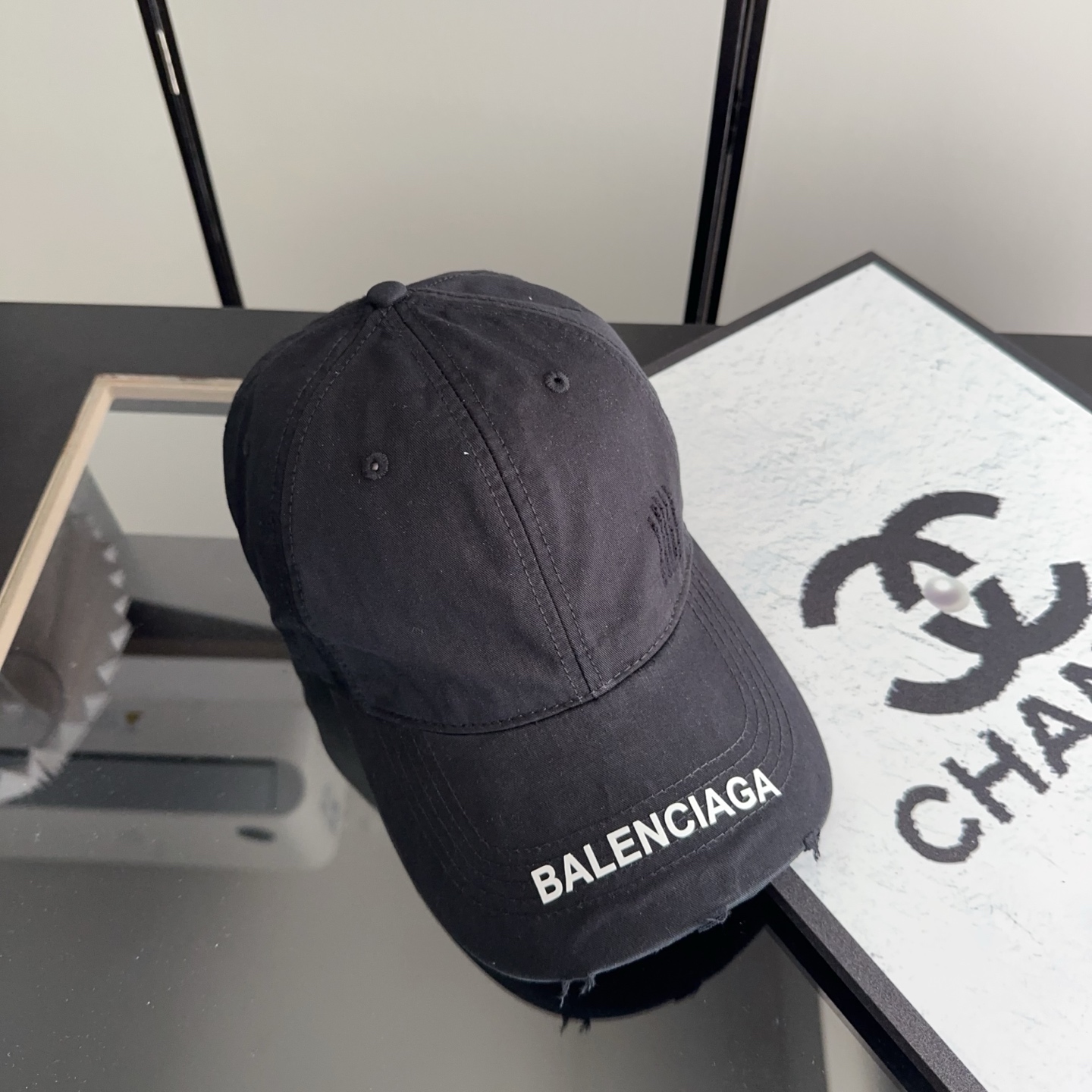 Balencia*a 巴黎世家刺绣字母新款棒球帽现货秒发🧢简约时尚超级无敌好看的帽子！情侣款！