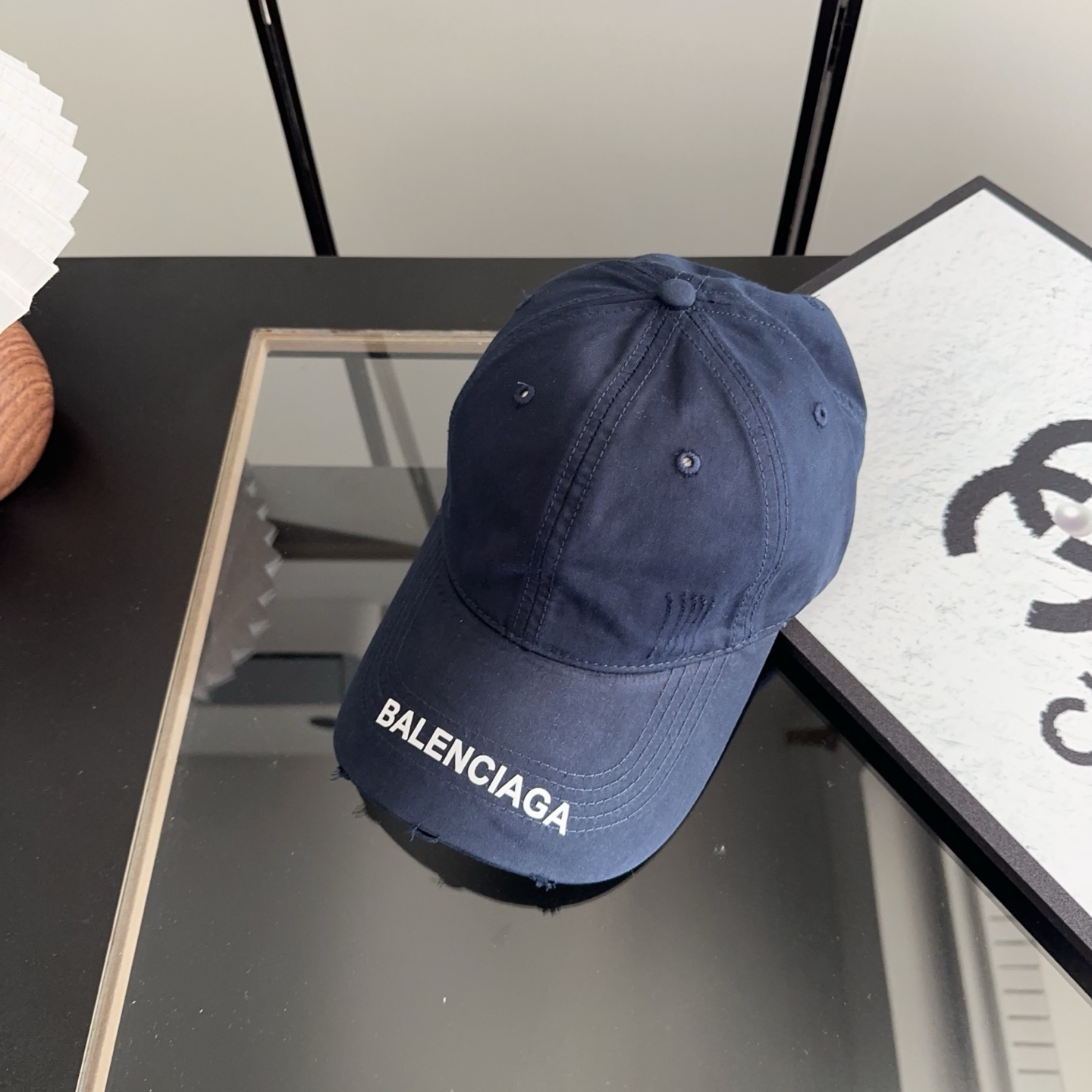 Balencia*a 巴黎世家刺绣字母新款棒球帽现货秒发🧢简约时尚超级无敌好看的帽子！情侣款！
