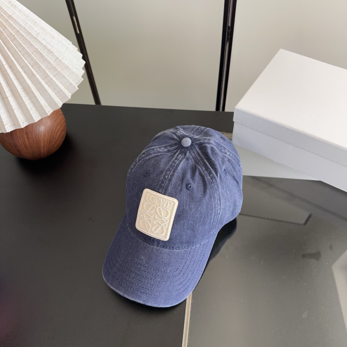 Loewe罗意威26春棒球们颜值担当，遮阳挡风的四季款，闭眼入不会撞款喔！版型挺阔 面料很好喔