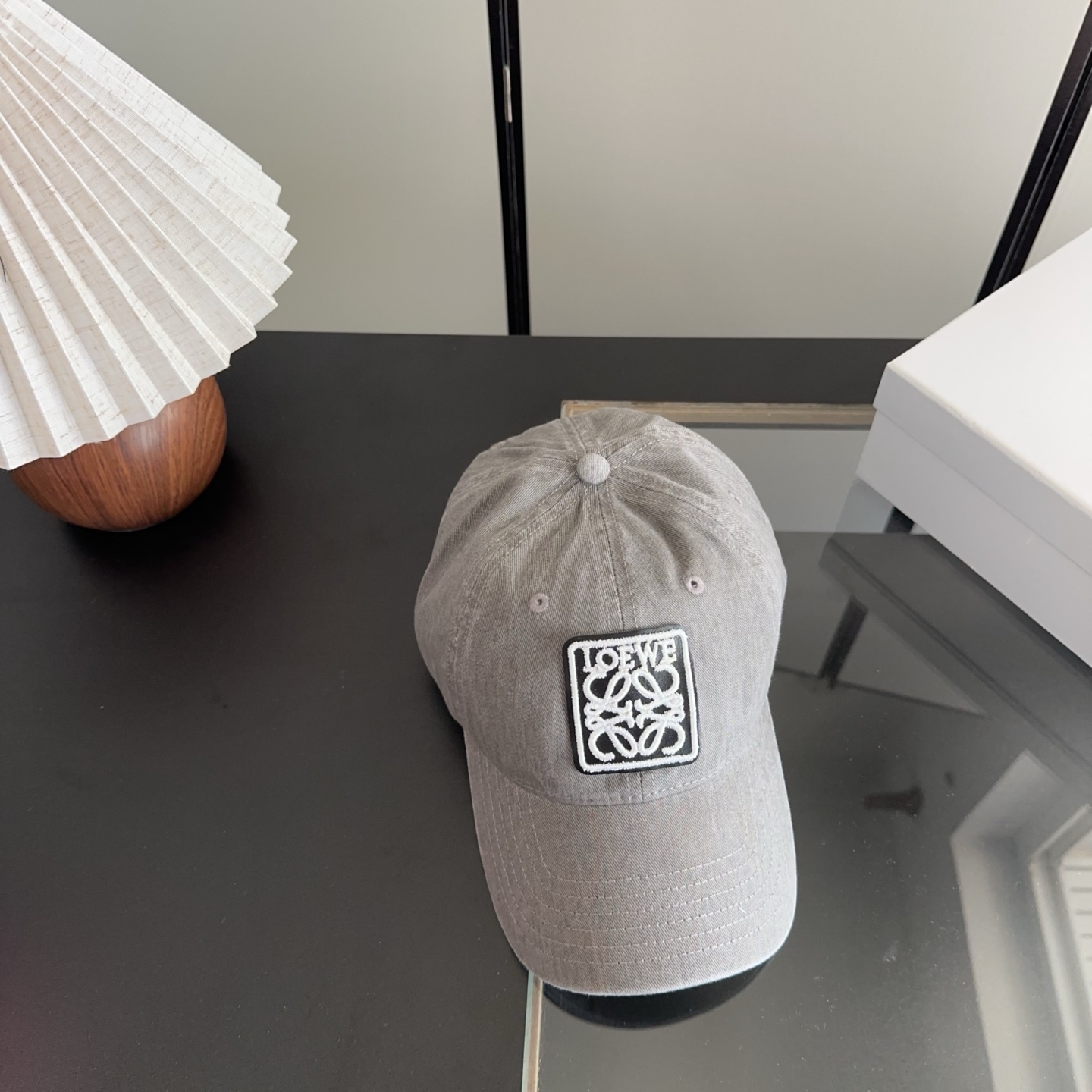 Loewe罗意威26春棒球们颜值担当，遮阳挡风的四季款，闭眼入不会撞款喔！版型挺阔 面料很好喔