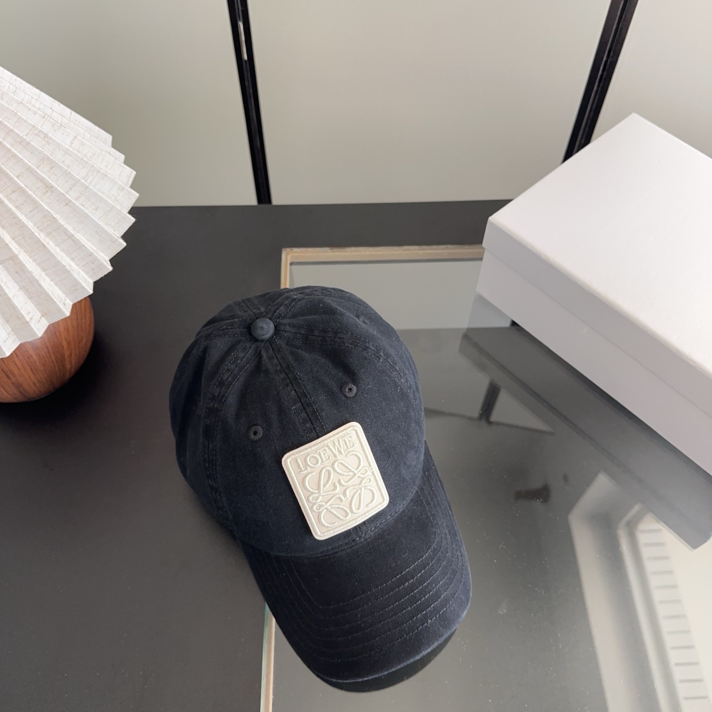 Loewe罗意威26春棒球们颜值担当，遮阳挡风的四季款，闭眼入不会撞款喔！版型挺阔 面料很好喔