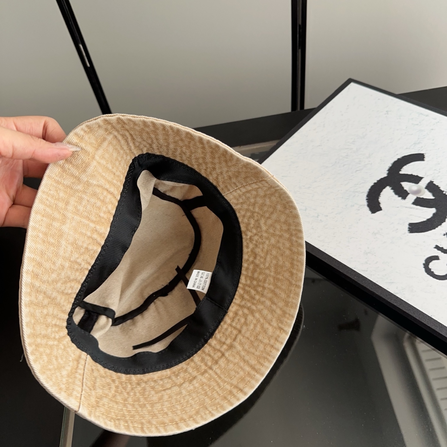 克罗心 新款渔夫帽～简约太好看啦！春夏氛围感满满！上身是美式甜酷风和帅气工装风碰到！简直高级到心坎上了💕