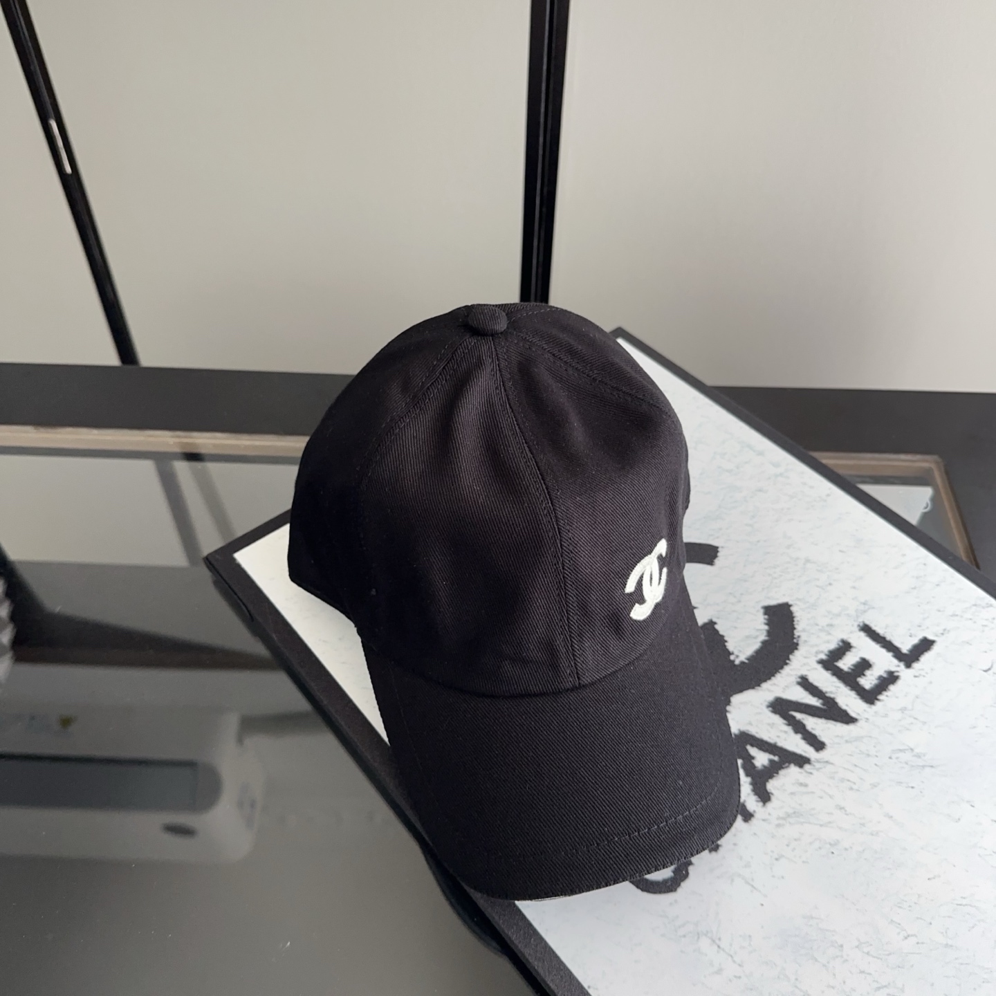 香奈儿新款经典休闲潮流款 上架简约棒球帽🧢日韩风格，随便搭配都超好看！出门旅游，绝对要入手的一款