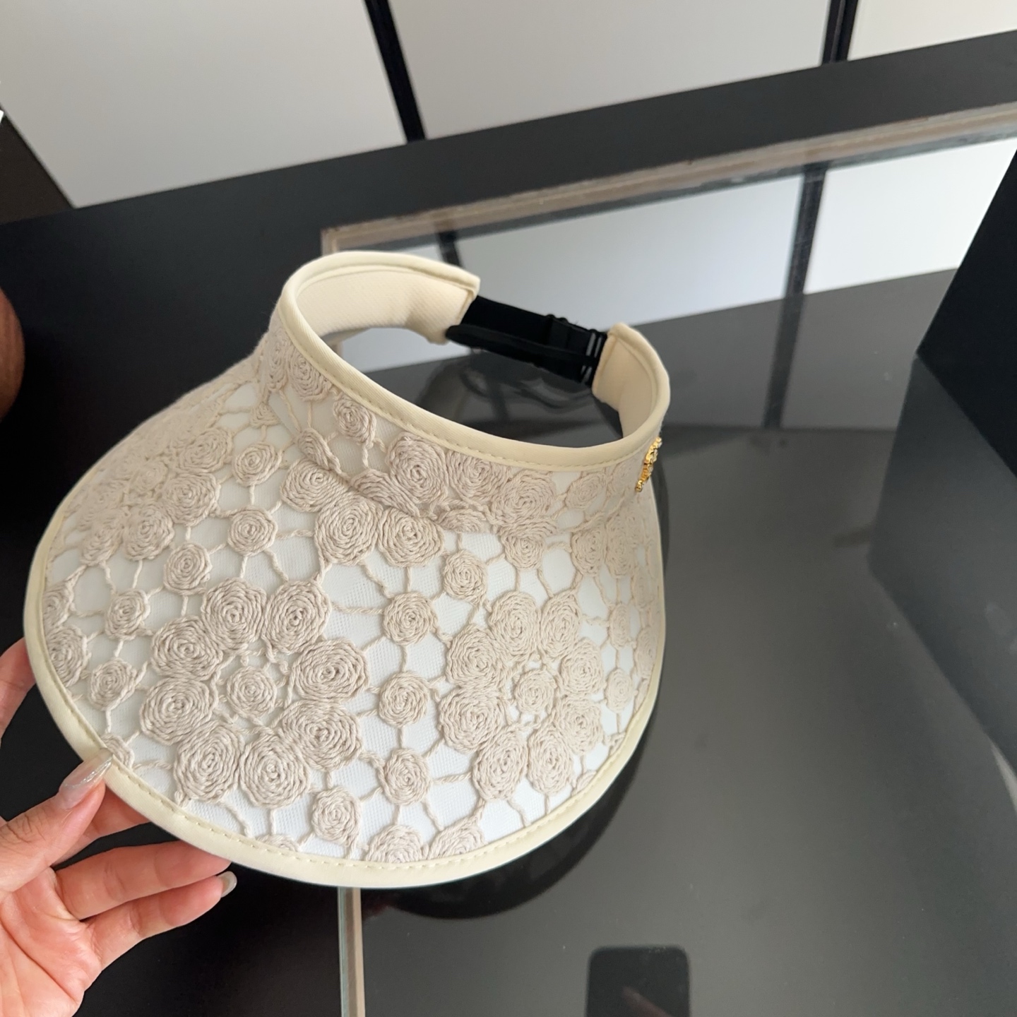 香奈儿CHANEL空顶帽，夏天必备单品，因为真的太好搭，夏天搭配清凉夏日风情真的超级文艺范～随便一身小白