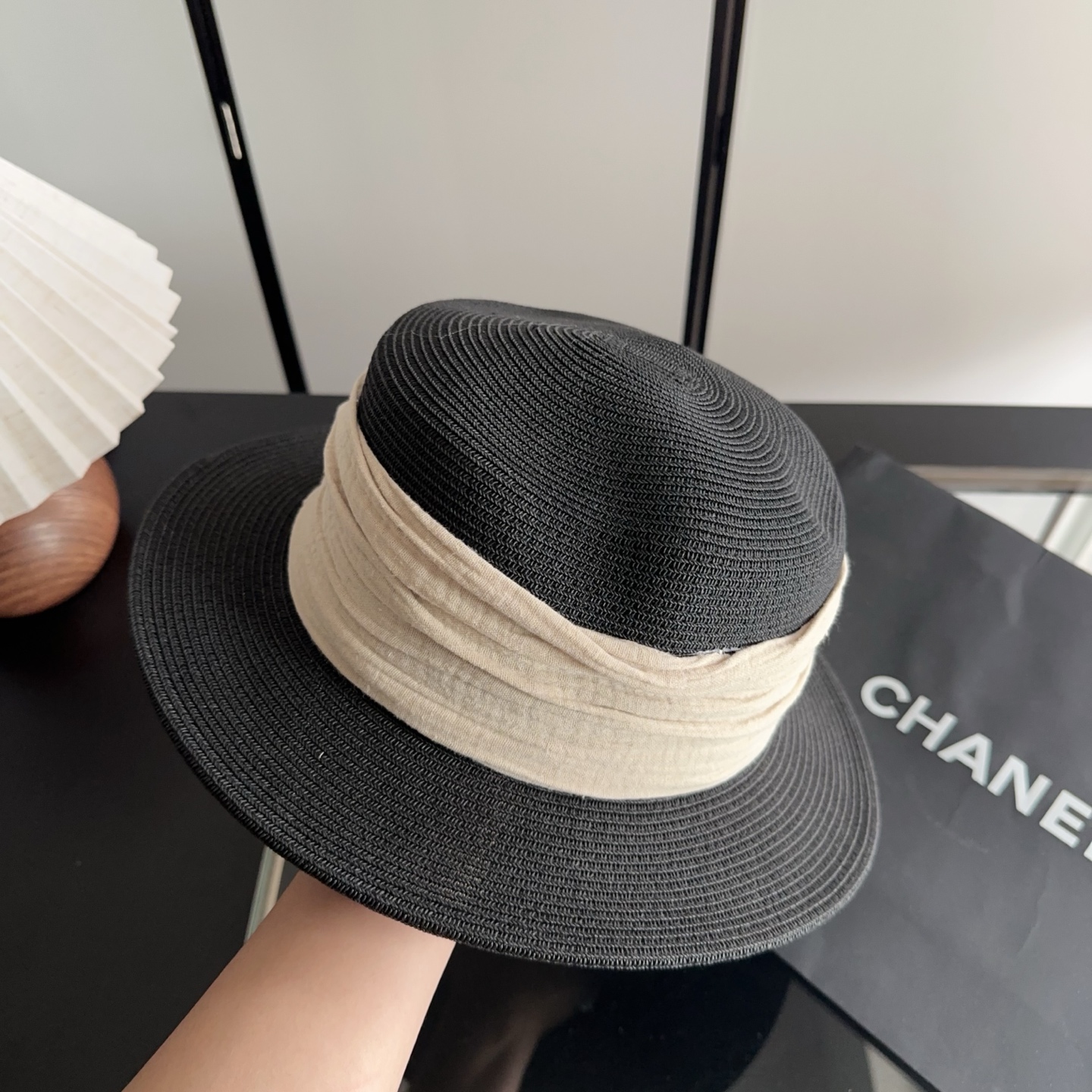 CHANEL香奈儿2026新款平顶草帽 夏天海边首选～新款材质编织而成～质感满分💯